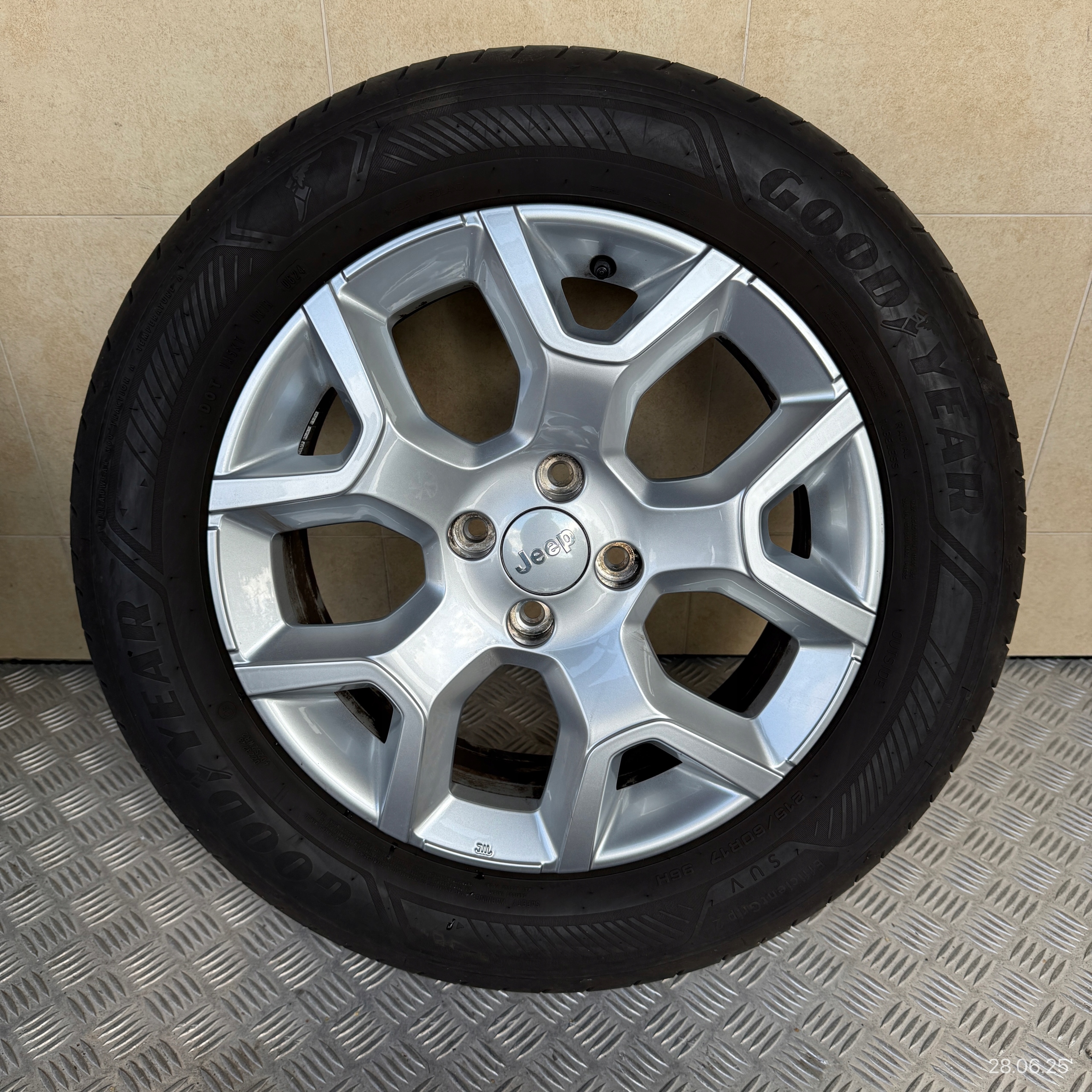 discs wheels tyres JEEP AVENGER GOODYEAR 215/60/17" 5MM summer