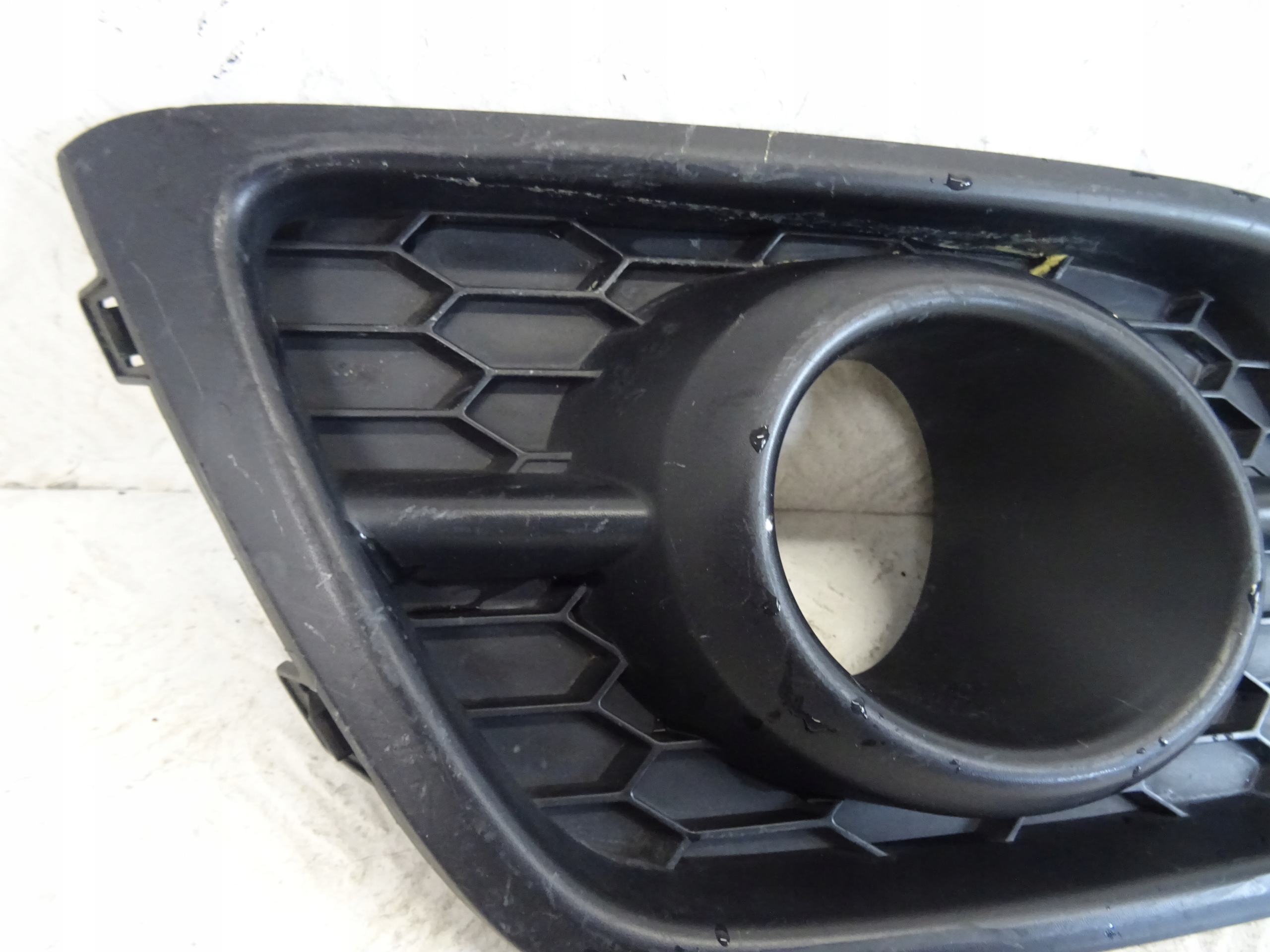 grid of a bumper front front left HONDA CRV 71108T1E