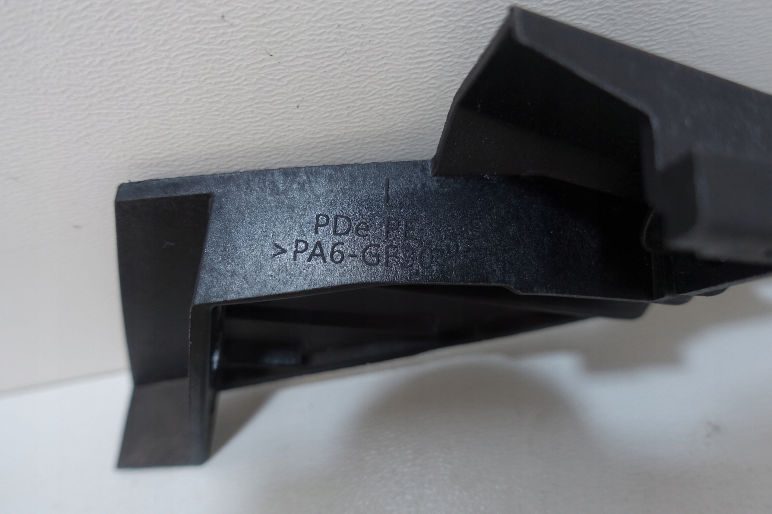 HYUNDAI I30 III LIFT 2020- bracket holder REFLEKTORA left front PA6-GF30