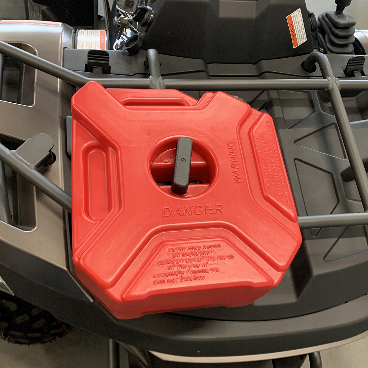 Shark plastový kanystr na benzín, 5L, 29 x 25 x 12 cm CASE5L