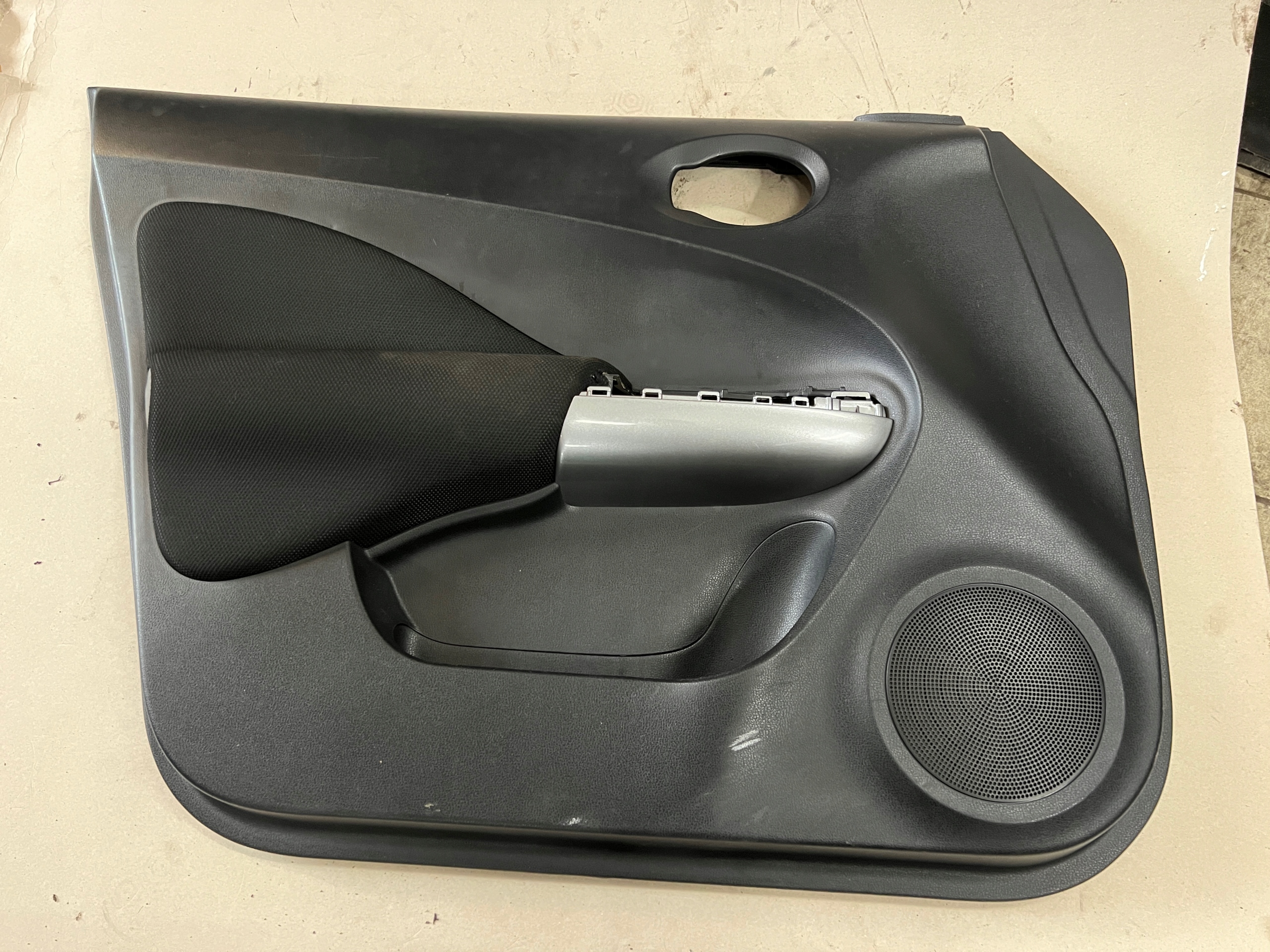 NISSAN JUKE F15 обивка двери левая передняя EU