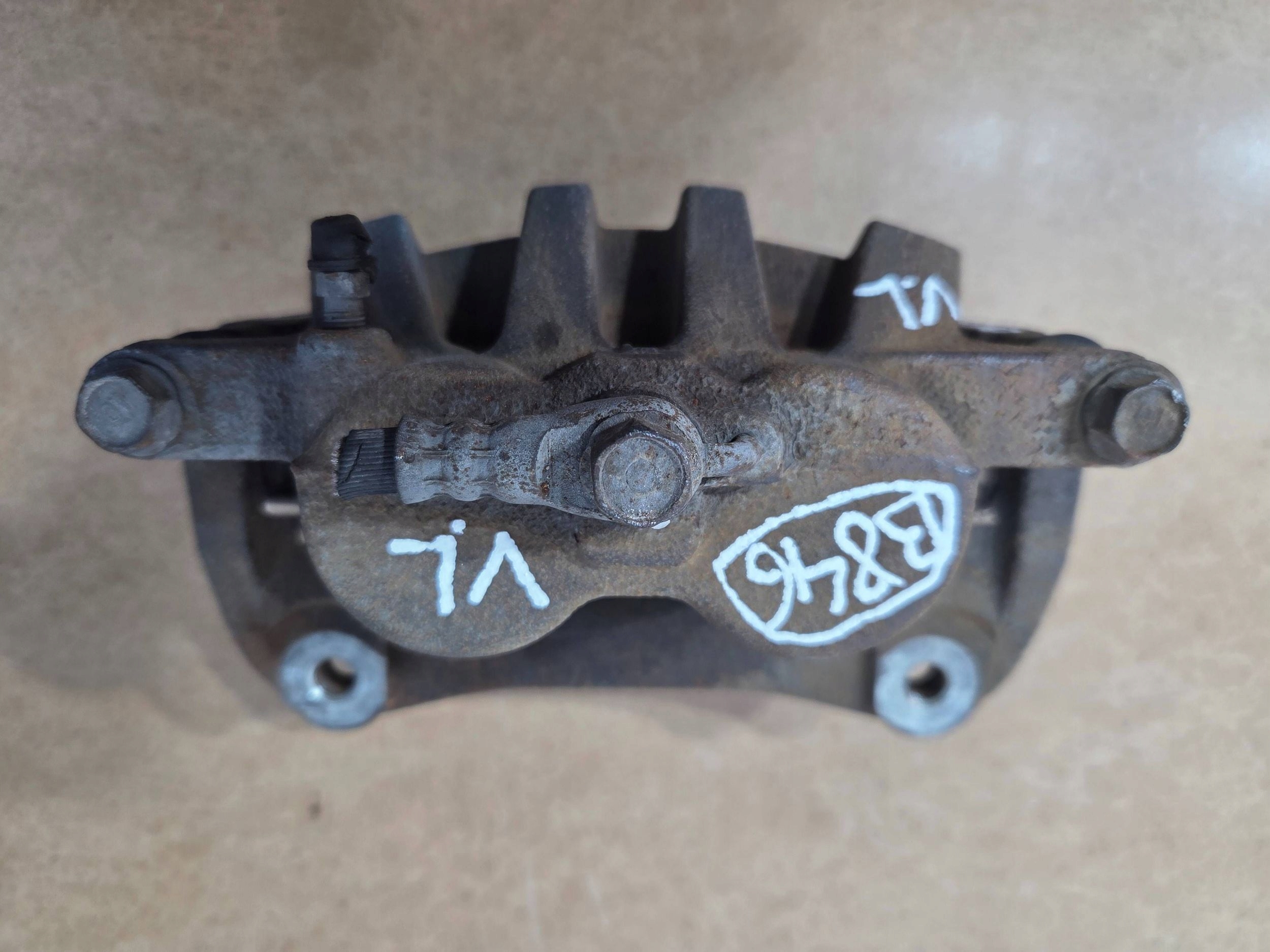 Toyota Camry VIII XV70 caliper brake front left (B846)