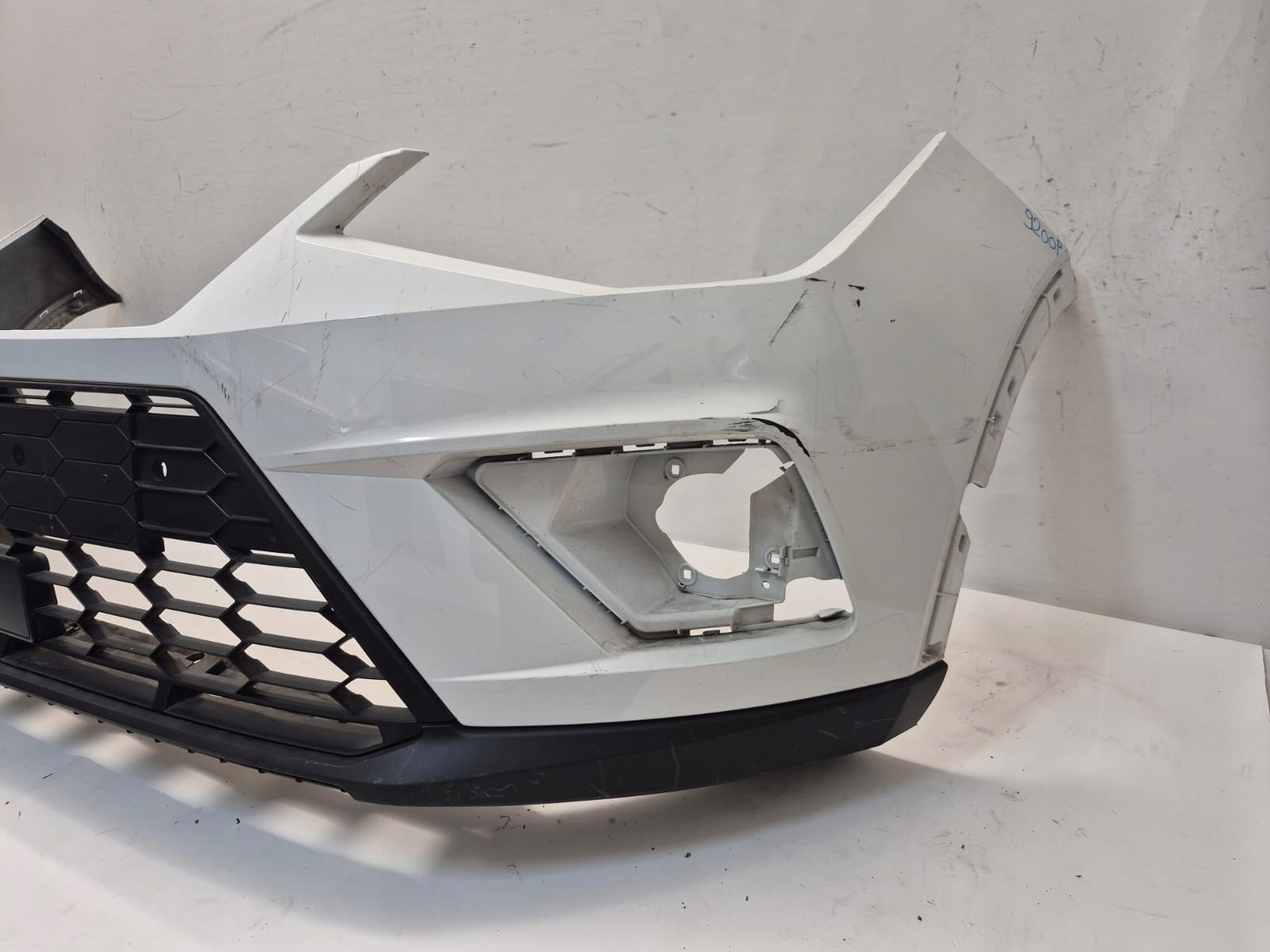 SEAT ARONA 6F9 17- bumper front front grid PDC 6F9807221B