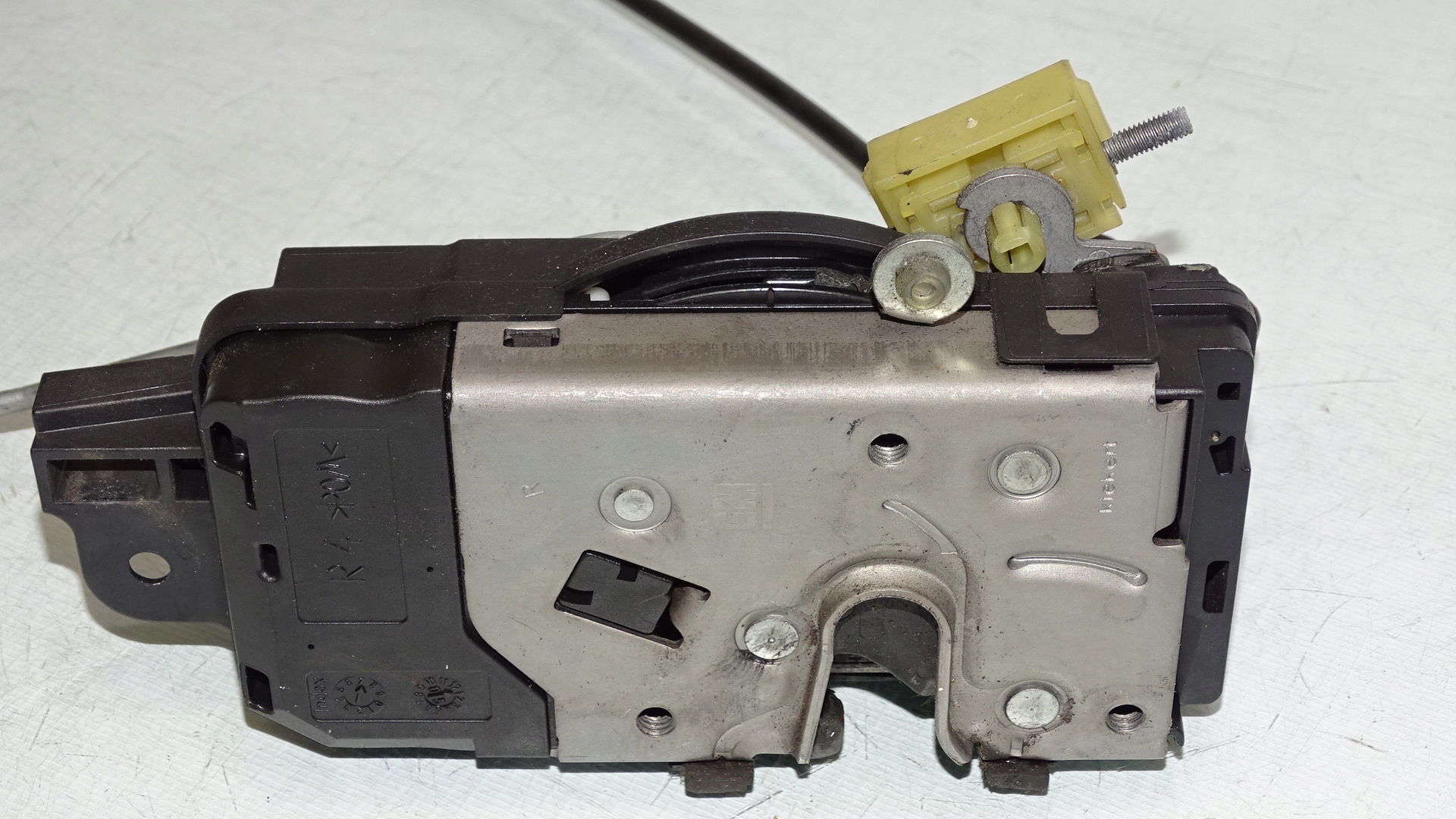 ZAMEK PRAWY PRZÓD DRZWI OPEL VECTRA C