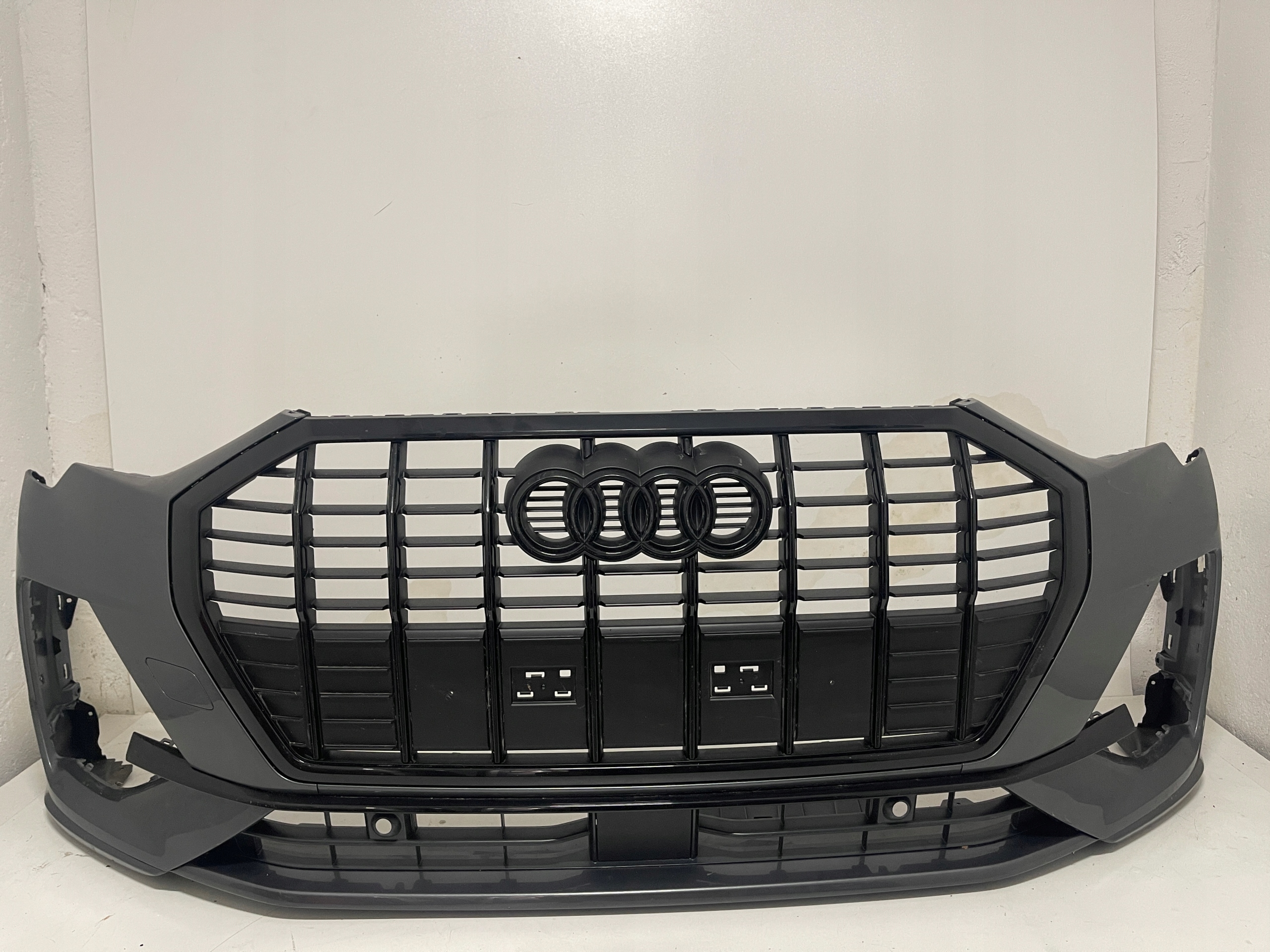 БАМПЕР ПЕРЕД ПЕРЕДНИЙ AUDI Q3 S-LINE3a