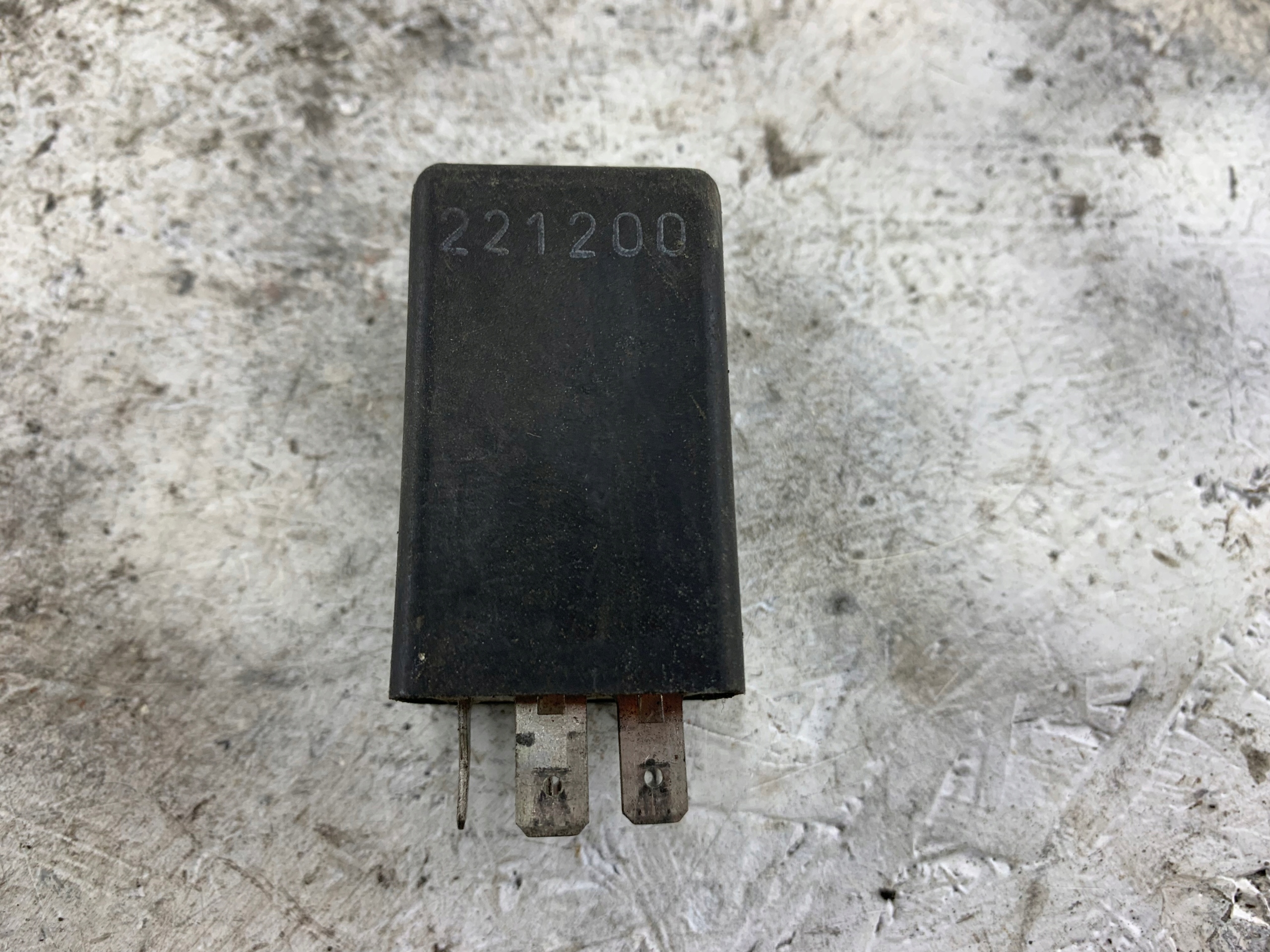 SCANIA 4 R relay 1401565