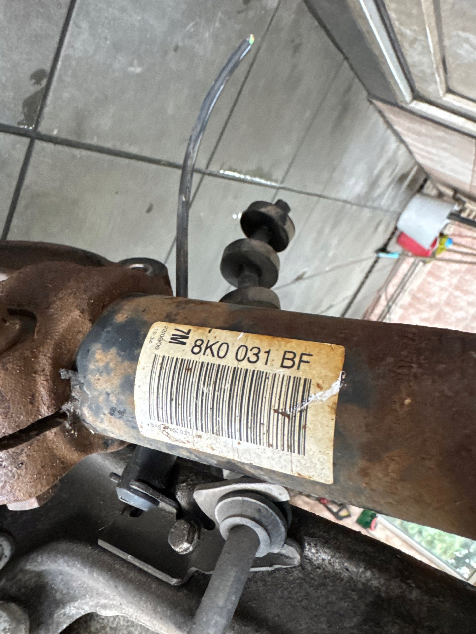 AUDI A4 B8 MCPERSON right front complete 1.8 TFSI AUTOMAT semi-axis