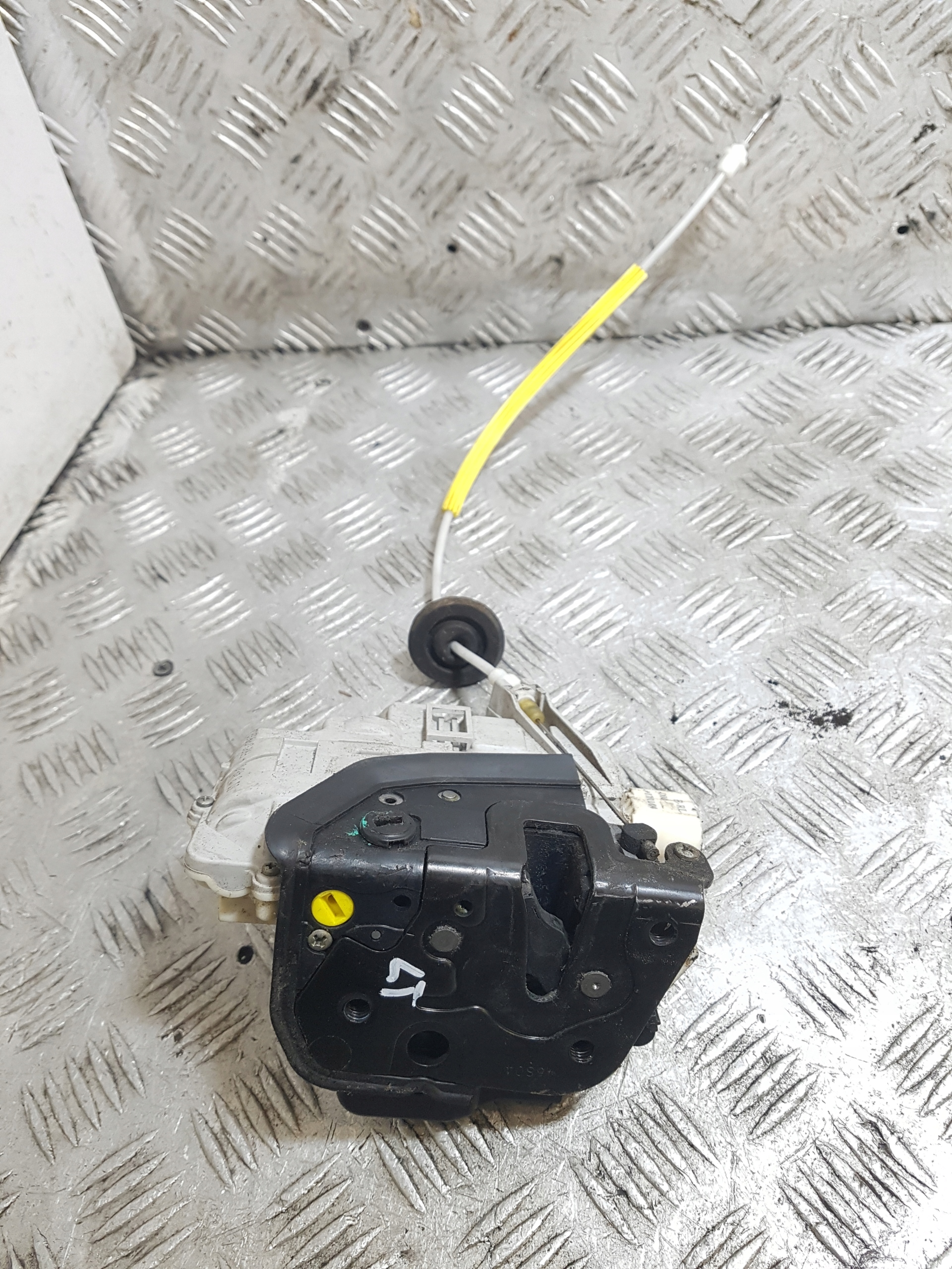 lock door CENTRALNY left rear part rear AUDI A4 B7 8 PIN 8E0839015AA