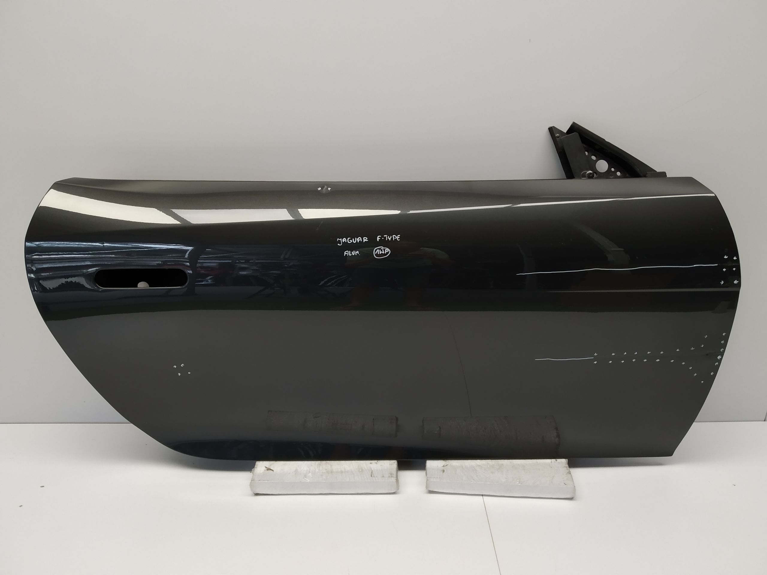 2013r- Jaguar F Type door front right black, original OM