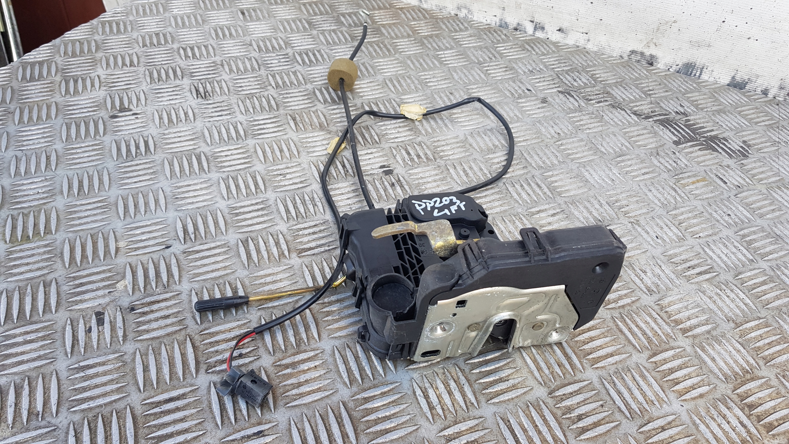 MERCEDES W203 lock right front LIFT