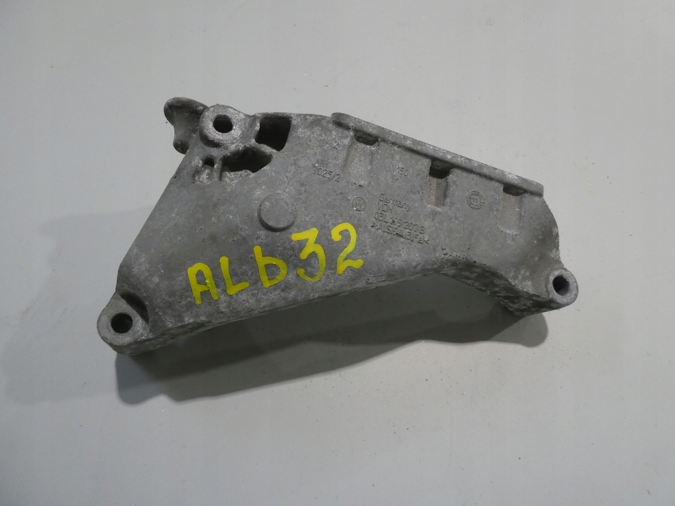 VW T5 LIFT holder engine mount 03L199207B