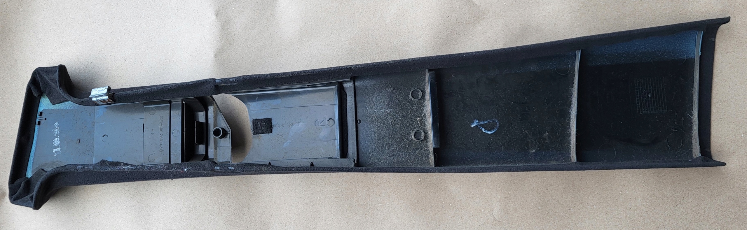 cover side SLUPKA B right central black MERCEDES E W210 OE EU