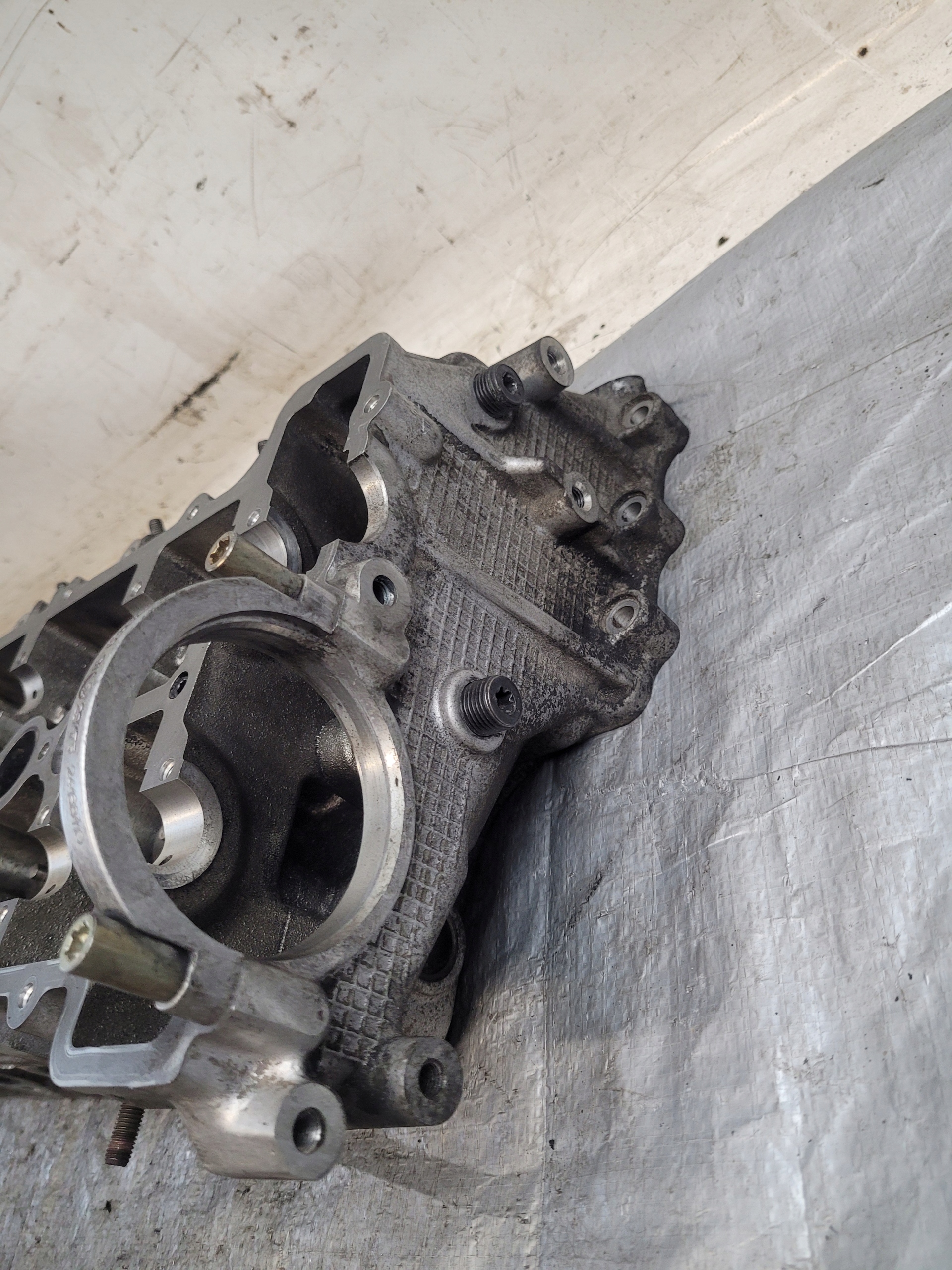 hlava OE 778752105 + vačky + HYDROPOPYCHACZE BMW E87 2.0D M47