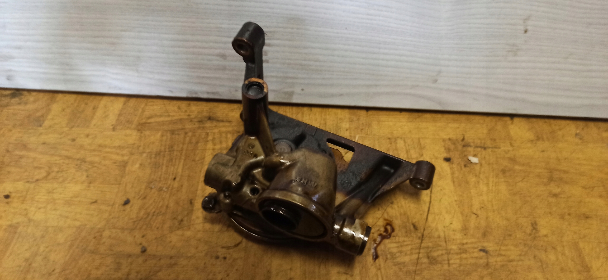 oil pump AUDI A6 C5 BDV 078115132C