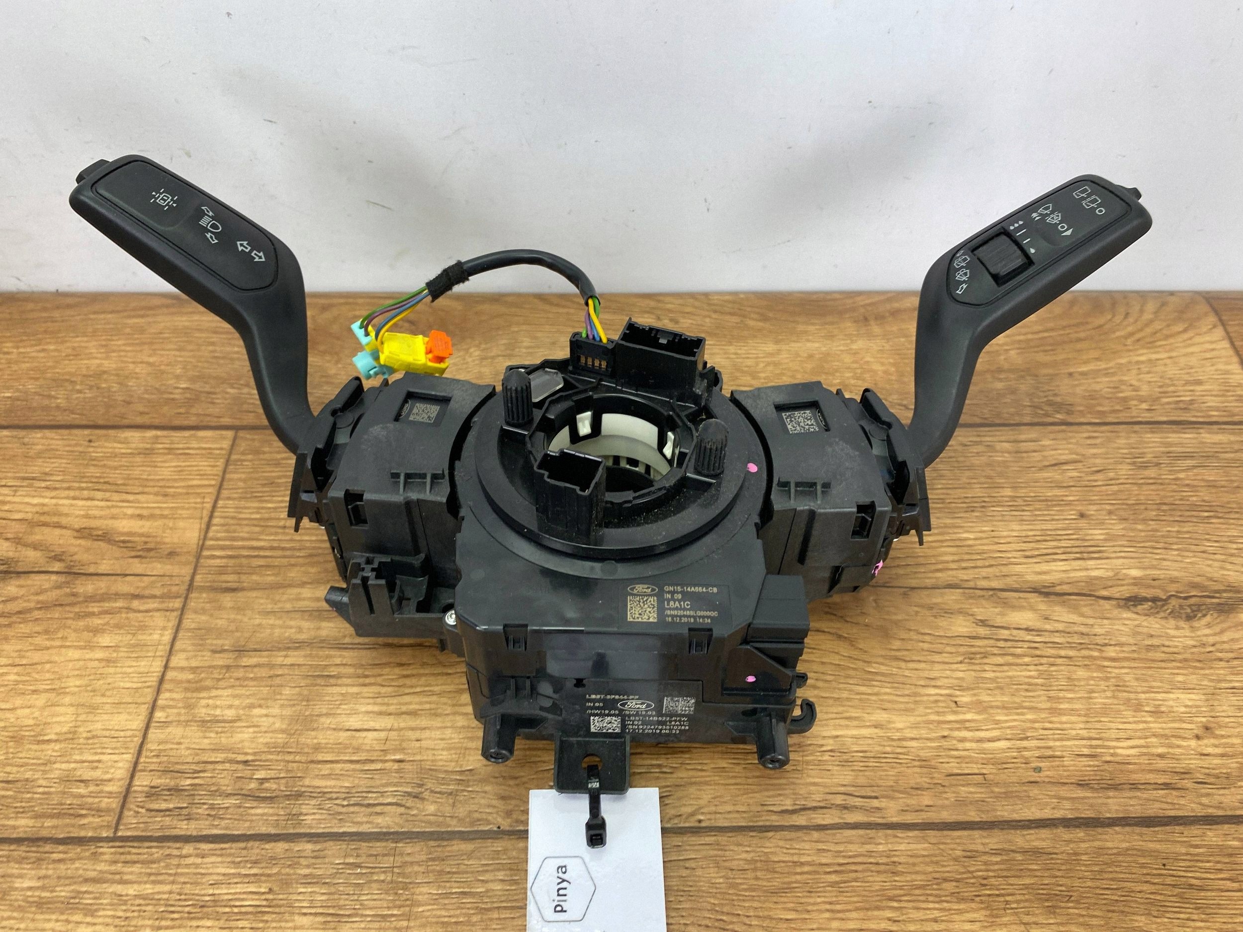 ring airbag steering wheel levers and controls Ford Escape IV Kuga MK3 2020+