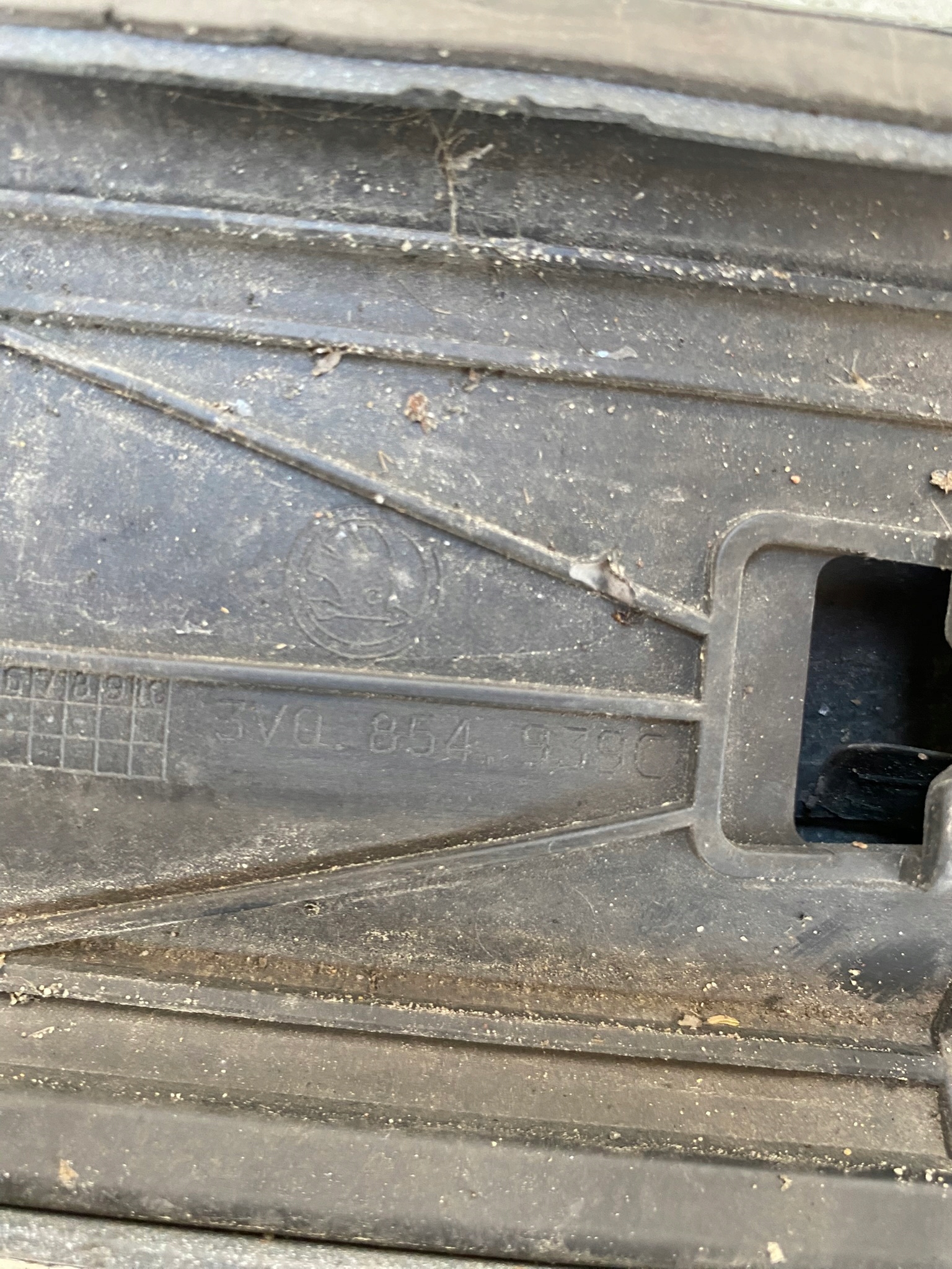 SKODA SUPERB III 3V moulding door left front 3V0854939C