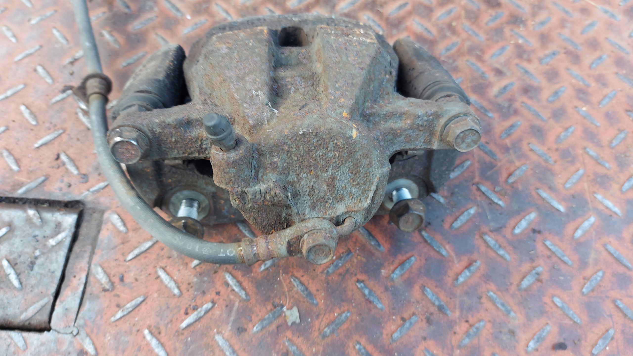 caliper brake left front TOYOTA RAV4 III 2,2 177KM