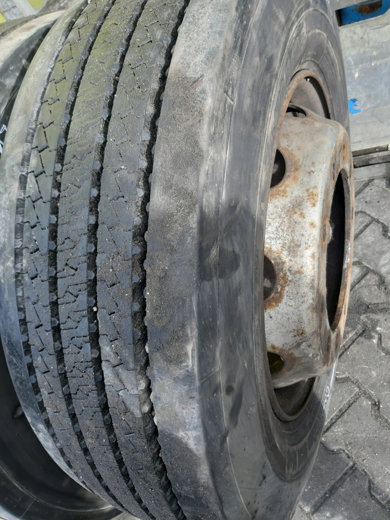 tyres discs wheels CIEZAROWE 275/70 R22.5 152/148J CONTINENTAL
