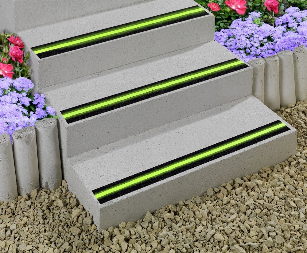 SAMOPRZYLEPNA TAŚMA ANTYPOŚLIZGOWA Z ODBLASKIEM 3m Szerokość produktu 0.5 cm