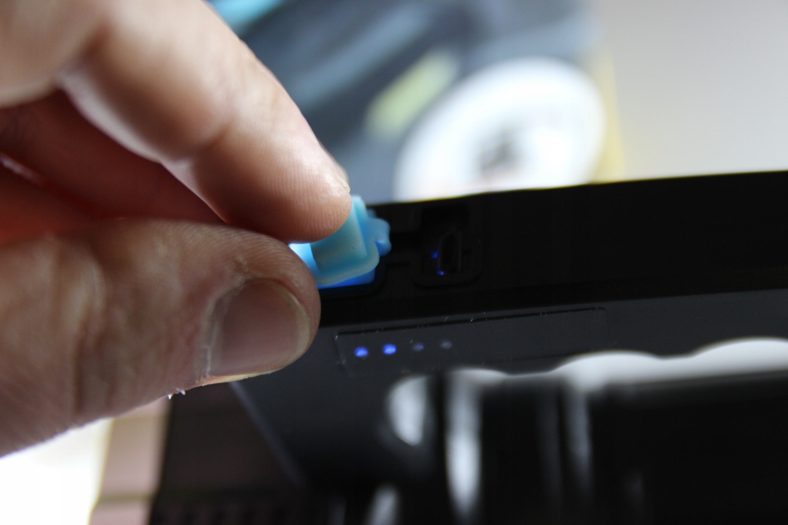 KEMPING SZPERACZ LATARKA AKUMULATOROWA LED 3W1 Materiał ABS