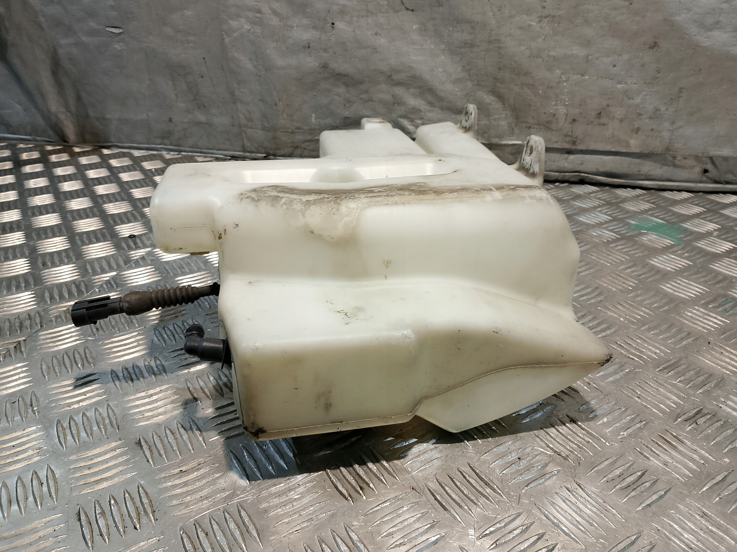 serbatoio LIQUIDO DO LAVAFARI IVECO STRALIS 460 E6 504011556