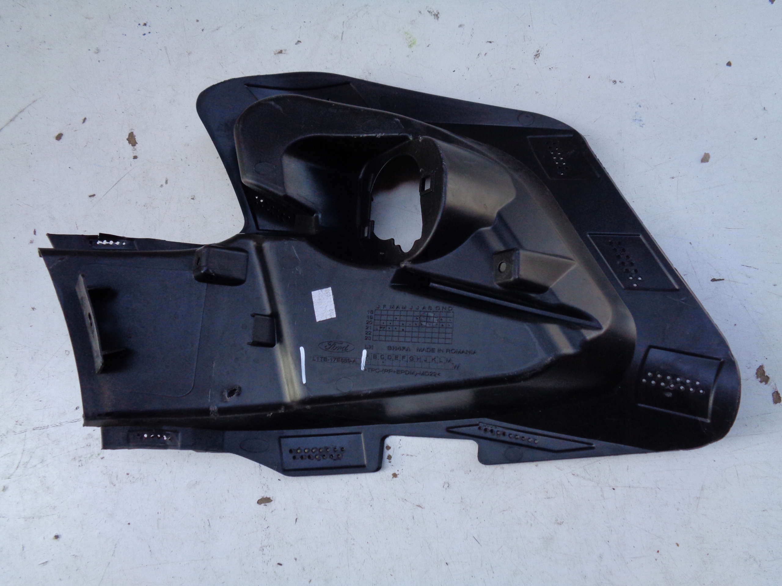 SUPPORT OKULAR PARE CHOC GAUCHE AVANT FORD PUMA 19
