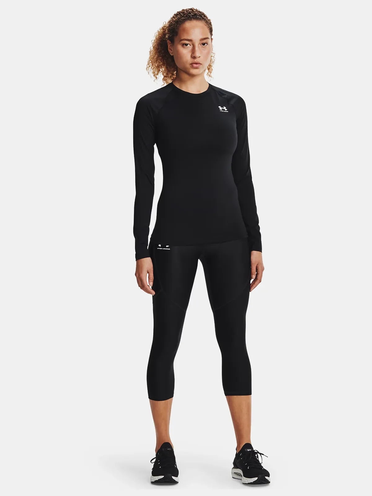 KOSZULKA DAMSKA UNDER ARMOUR LONGSLEEVE TERMOAKTYWNA SPORTOWA 1365459-001 Cechy dodatkowe brak