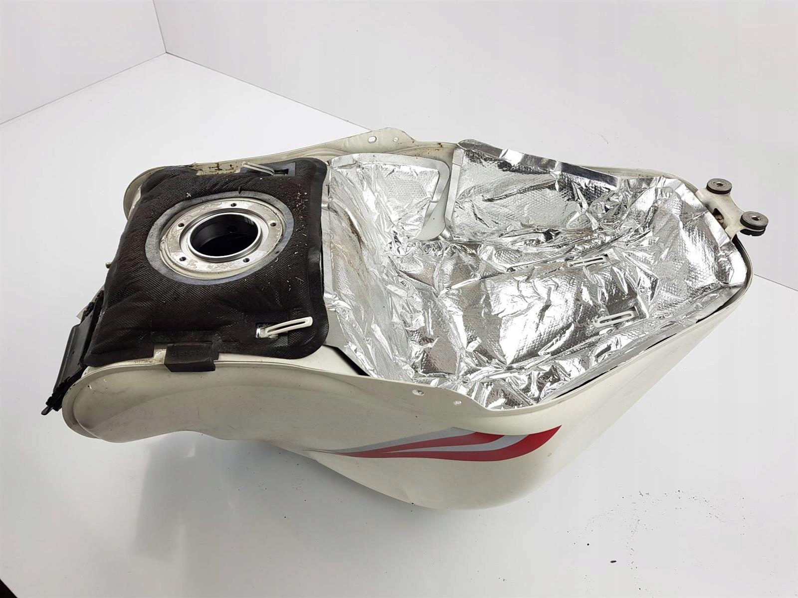 ТОПЛИВНЫЙ БАК SUZUKI HAYABUSA GSX1300R