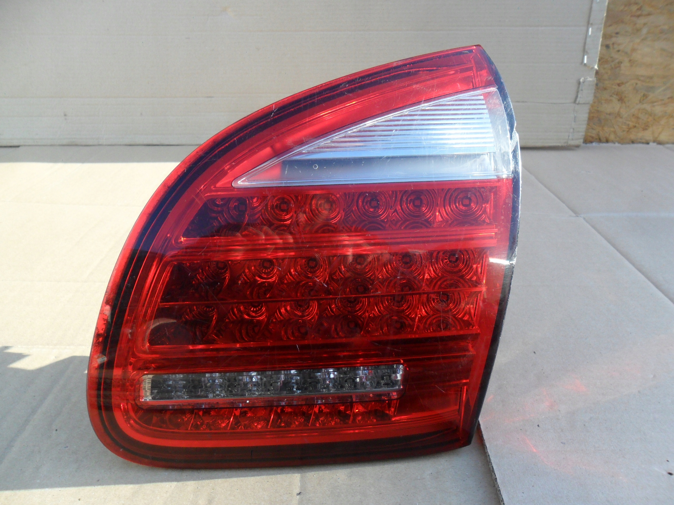light right rear part PORSCHE CAYENNE II 7P5945094K