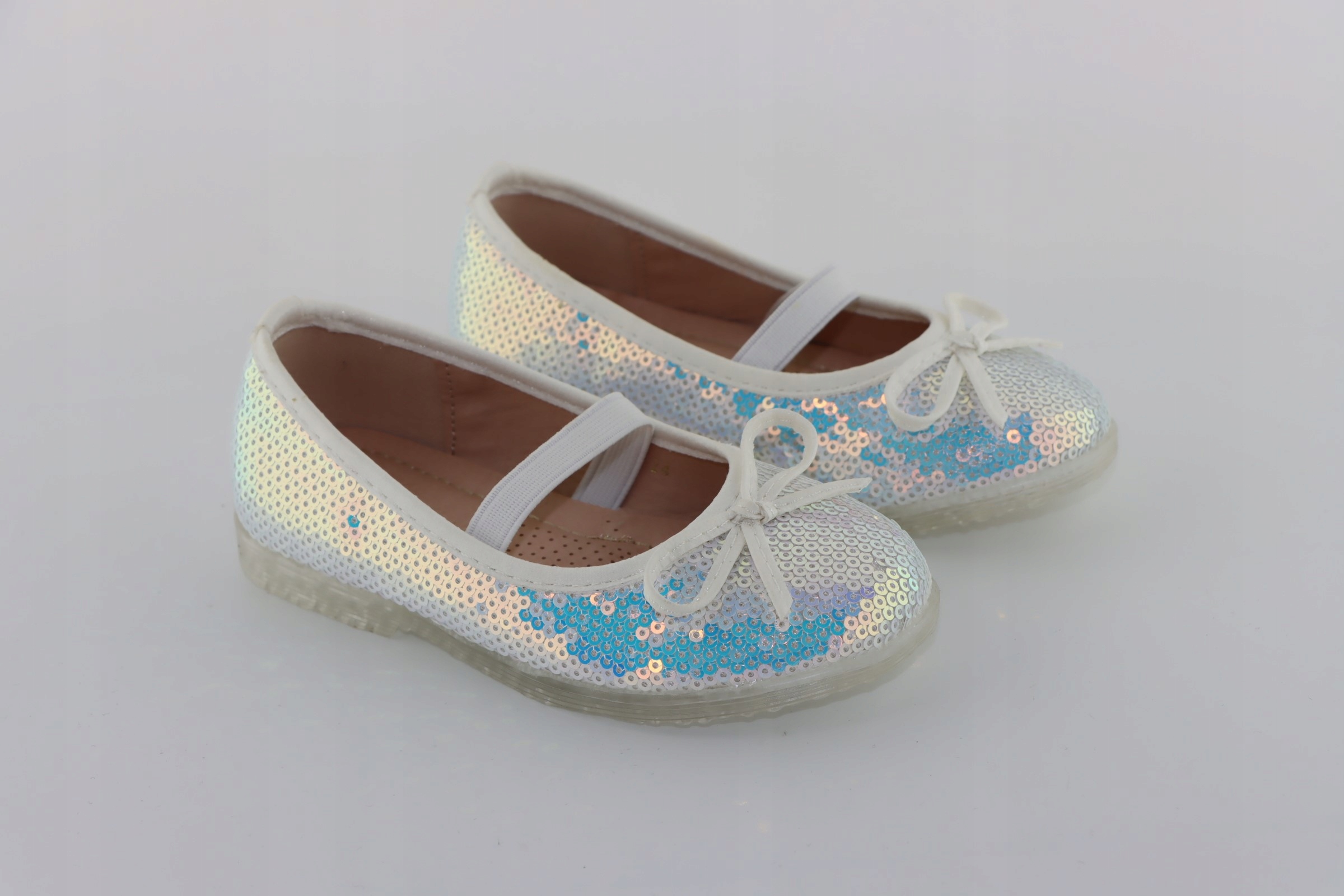 

Błyszczące Baletki Dziewczęce 55-80S Biały R.19