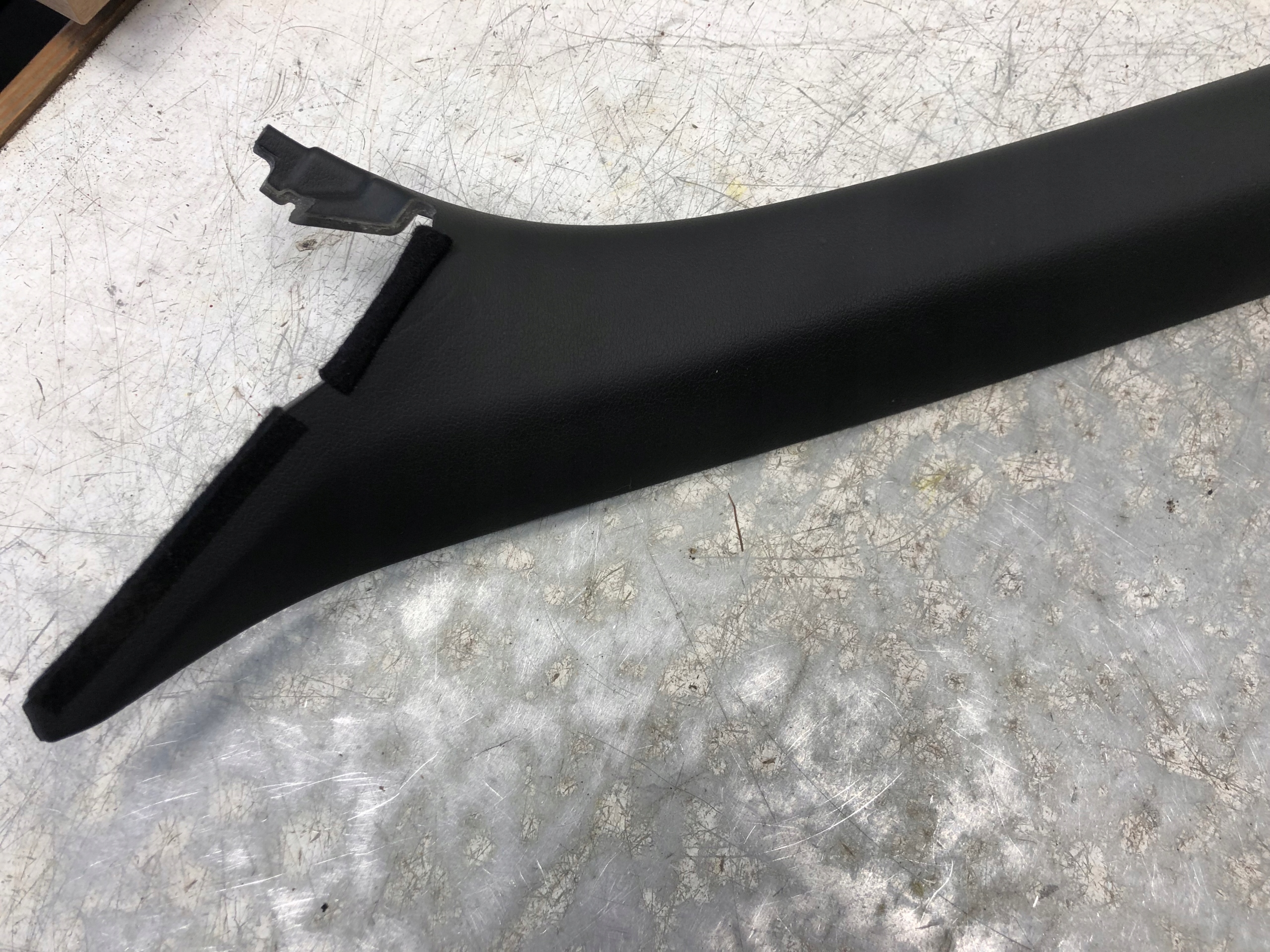cover SLUPKA left AUDI A5 CABRIO 8F0867233B