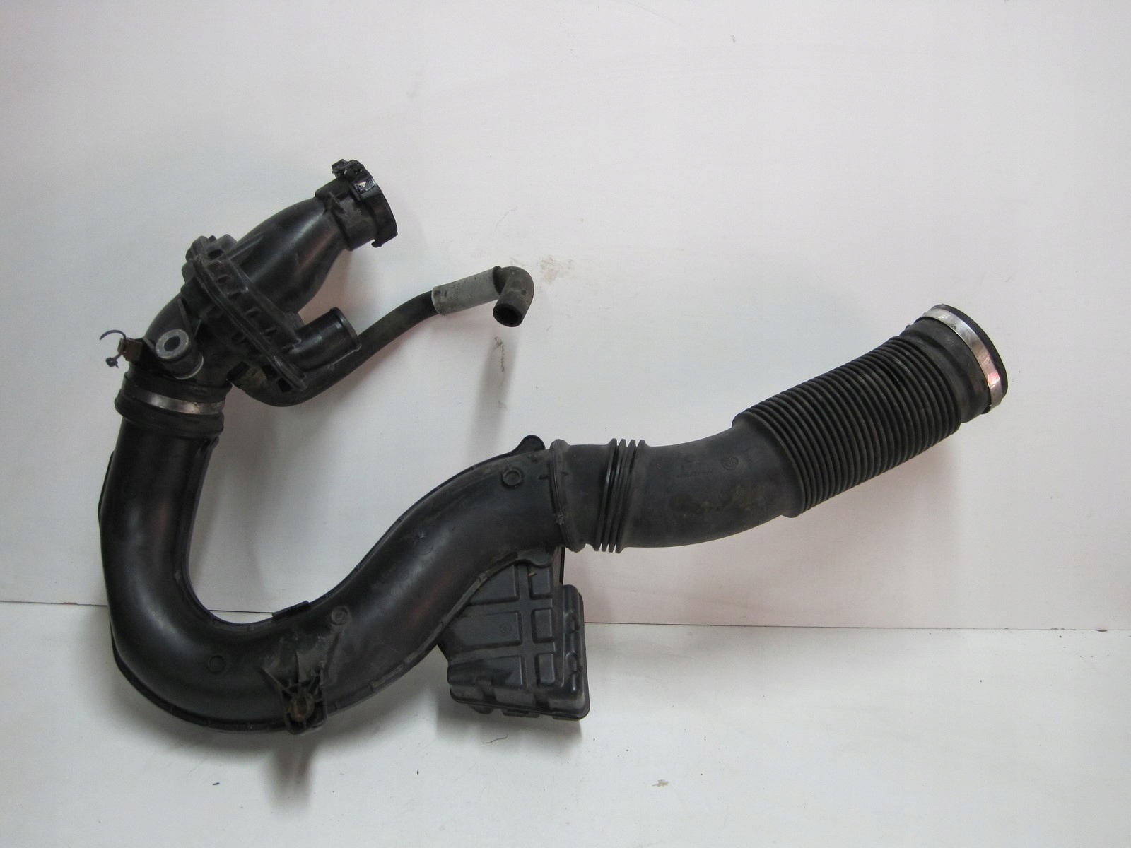 pipe hose RENAULT 165761844R