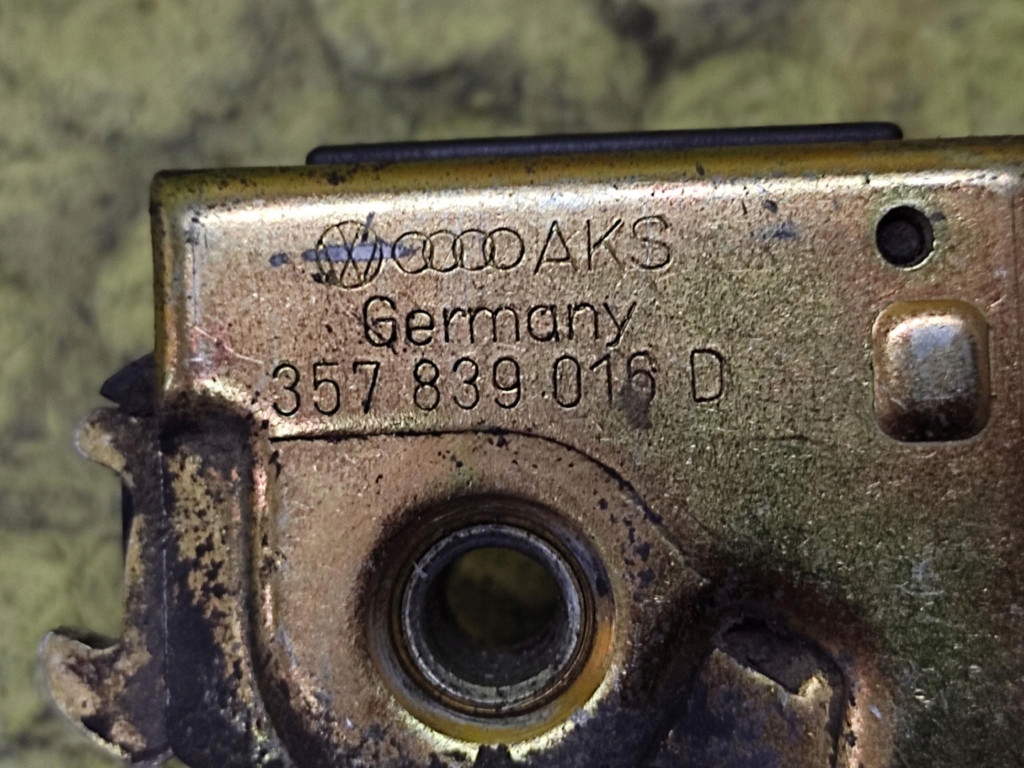 VW PASSAT B4 lock door right rear part 357839016D