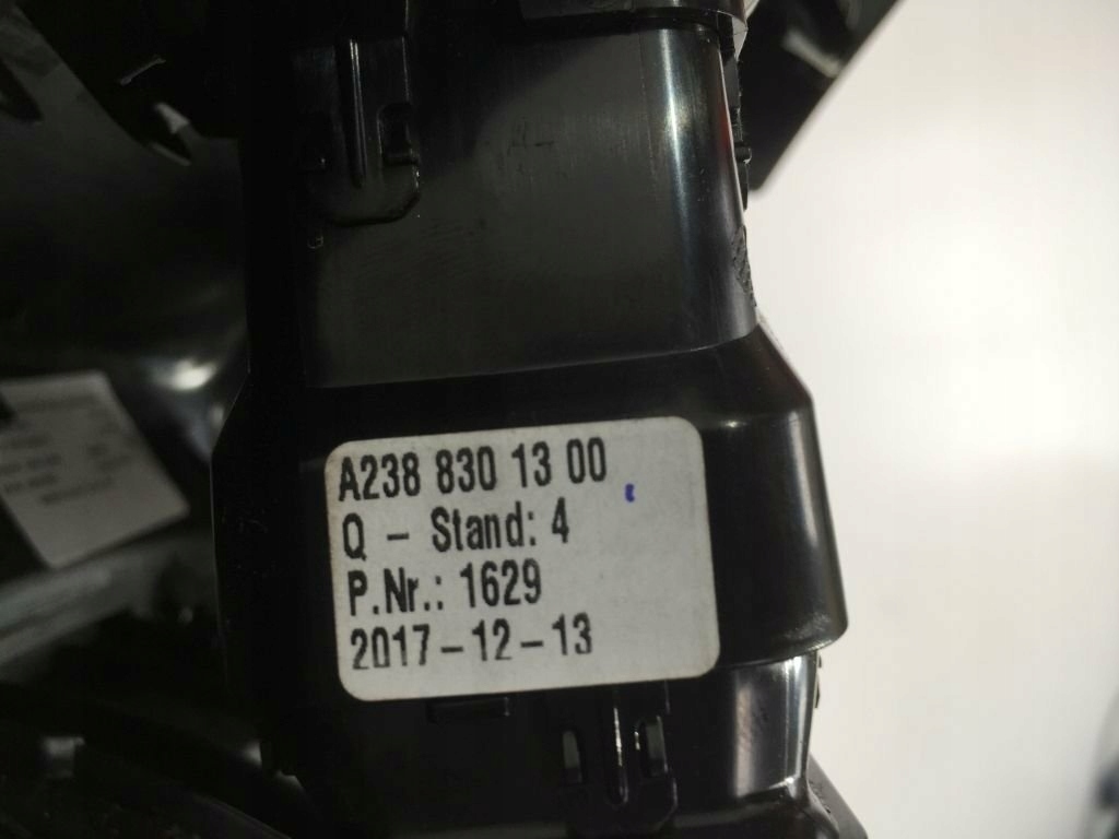 MERCEDES E W238 KRATKA NAWIEWU POPIELNICZKA TYL Part number A2386804202