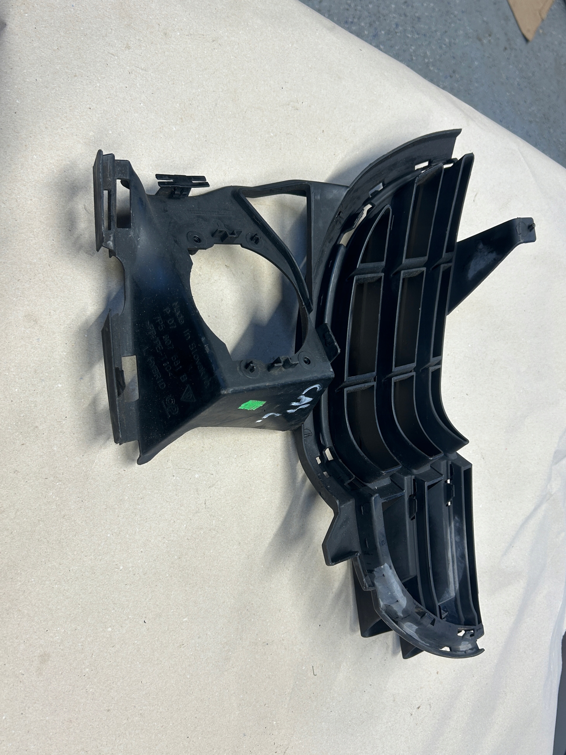 PORSCHE CAYENNE II 7P blende abdeckung der stoßstange links 7P5807681B