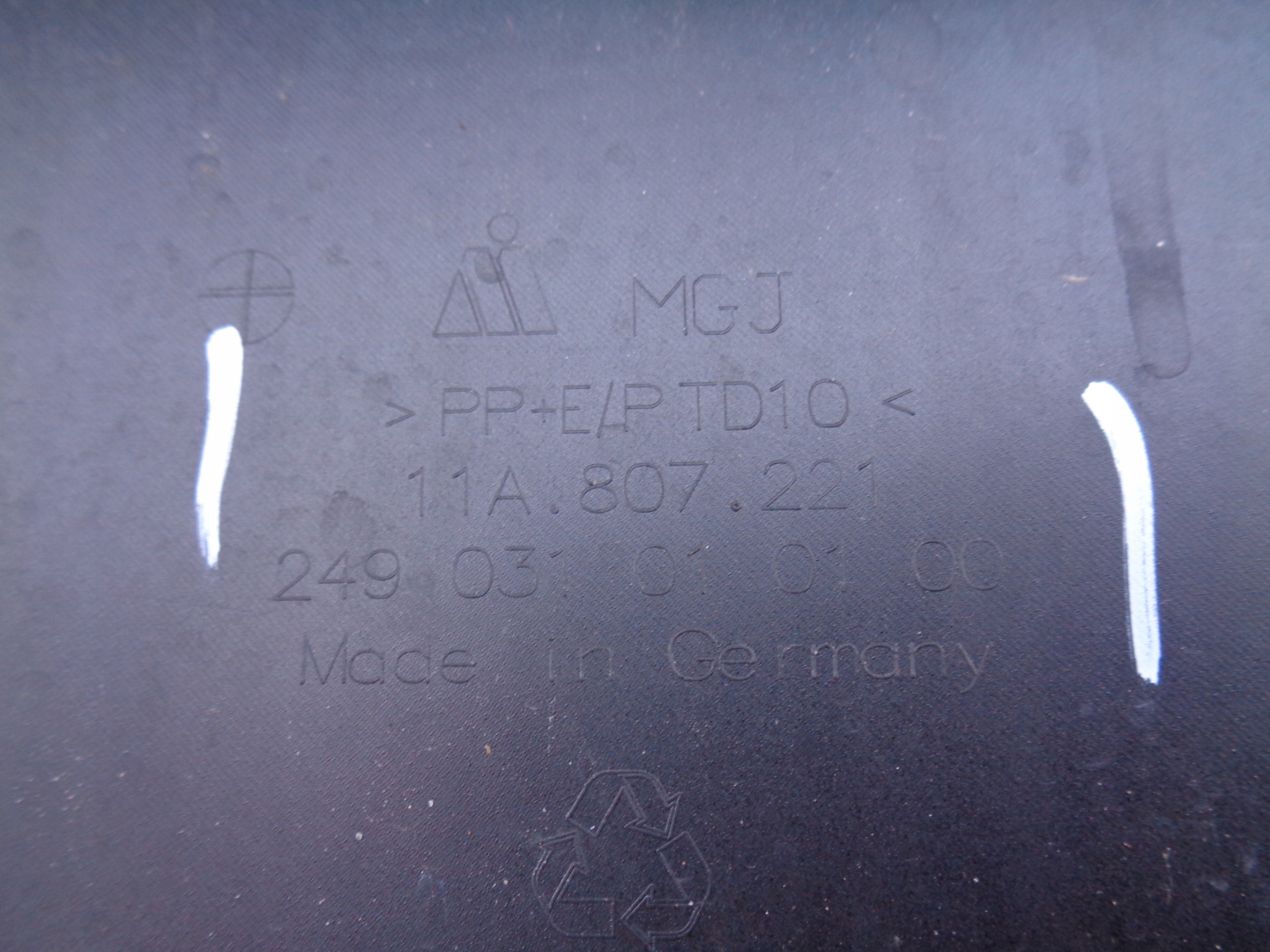 Frontstoßstange VW ID4 11A 21- NR 44404