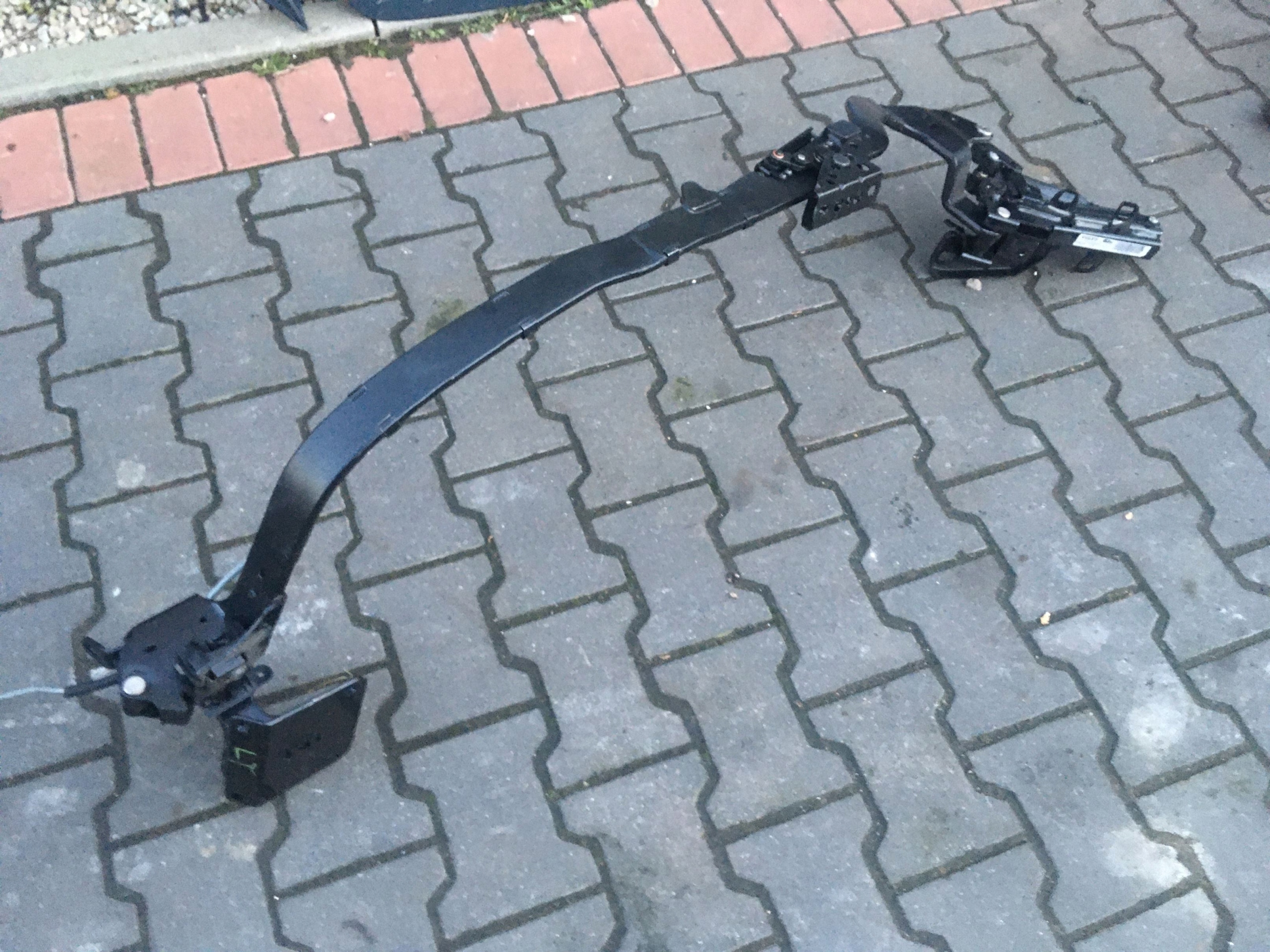 8643157 - Петля люка задняя левая Volvo C70 II 06r