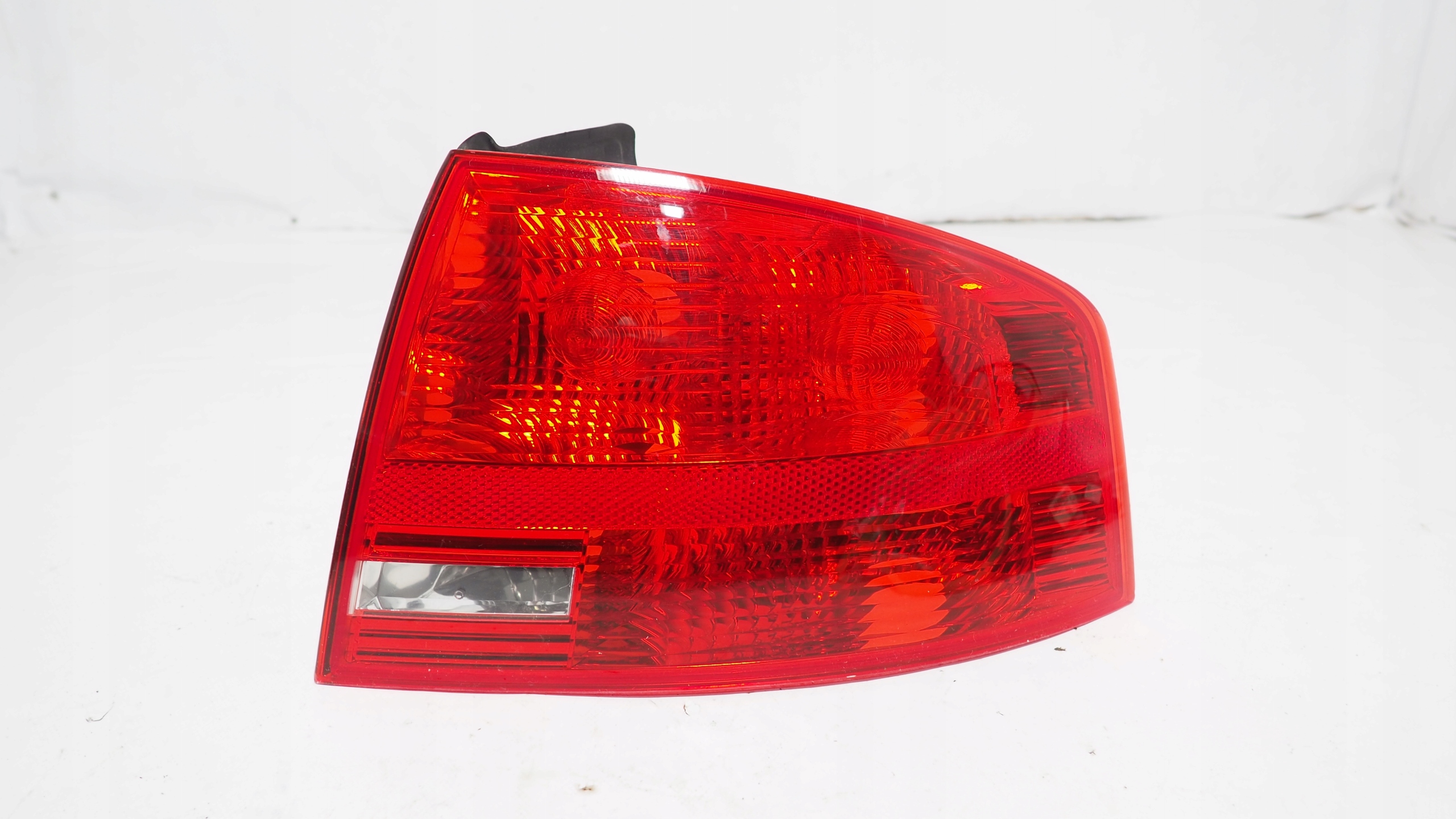 Audi A4 B7 sedan light right rear part