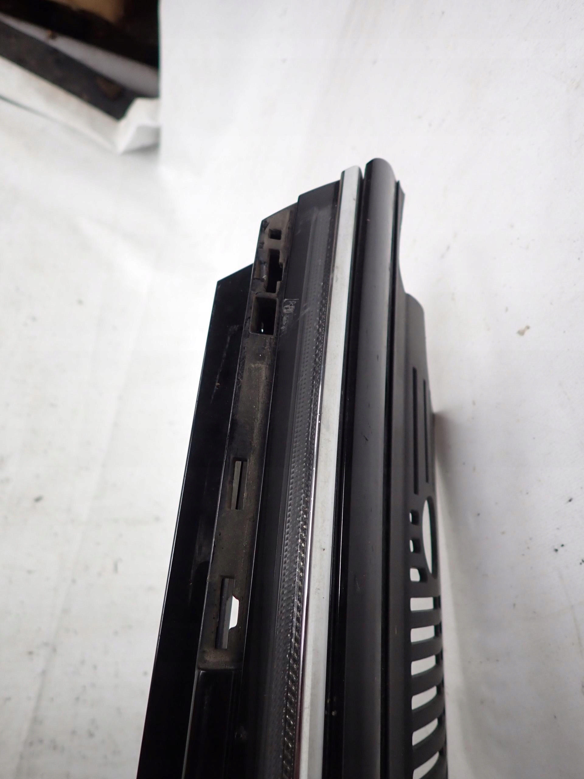 VW GOLF VIII 8 5H0 19- GRILLA grille radiator LED