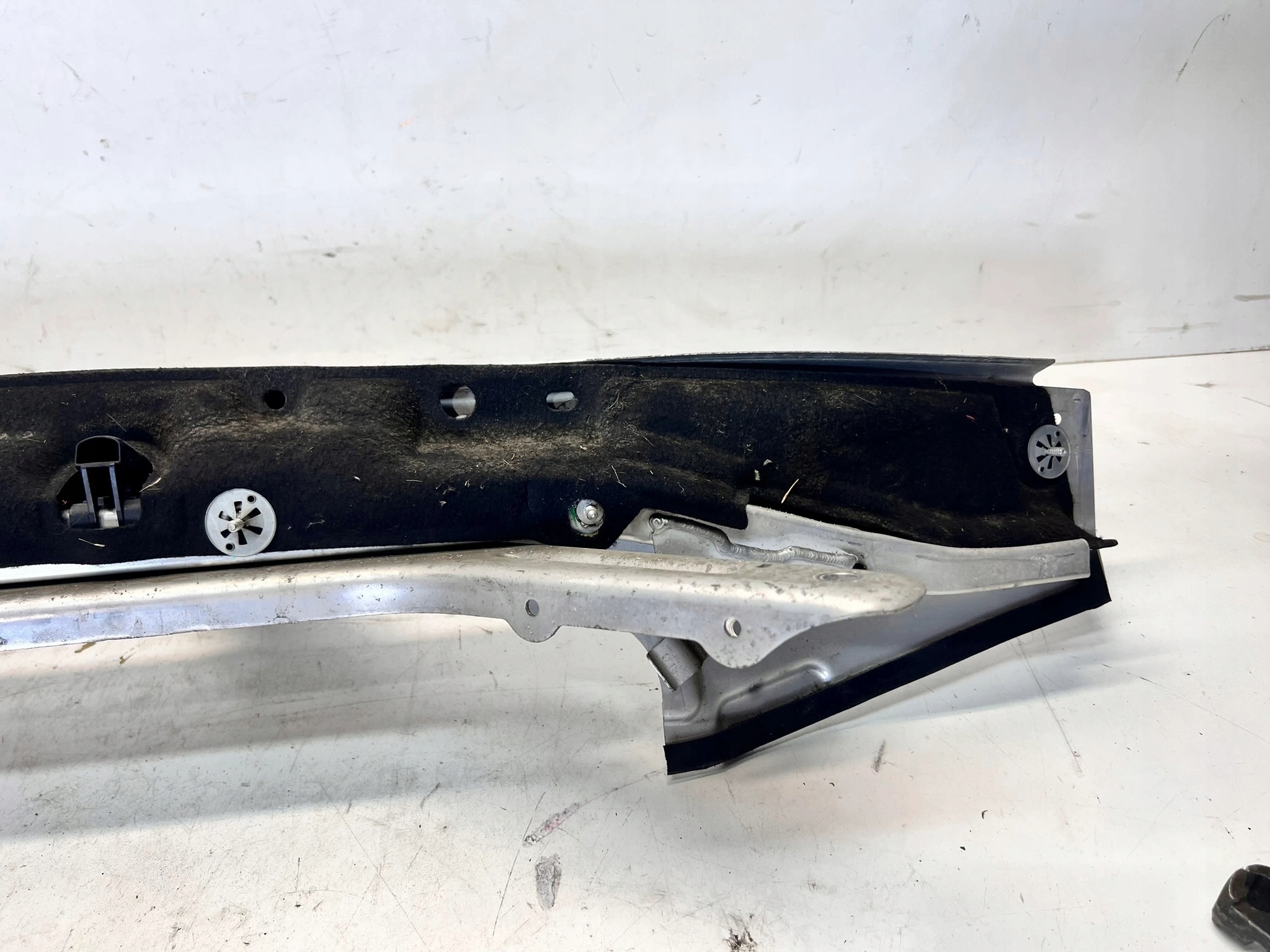 podpěra příčka AUDI Q7 4M 4M0805645B 4M0806391C