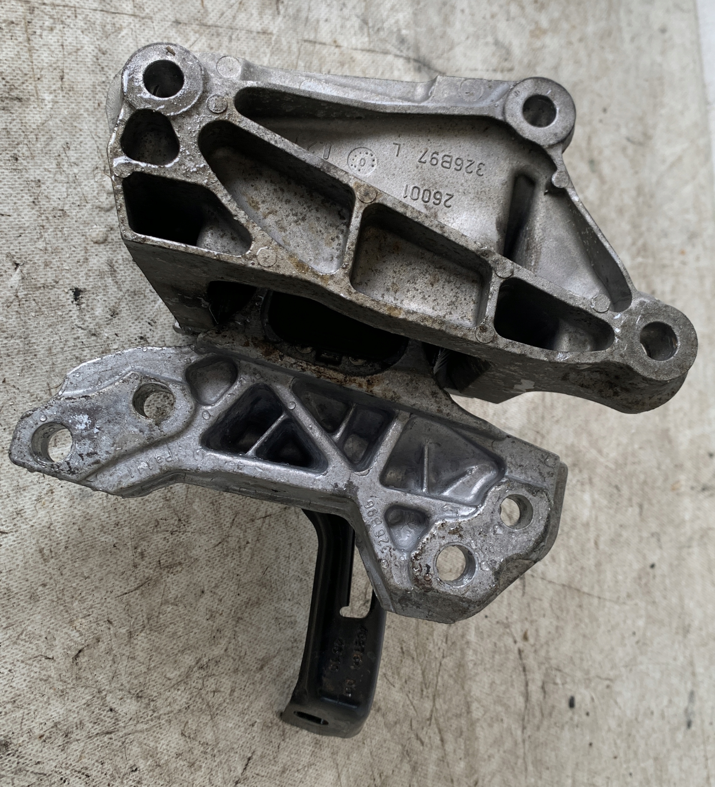 engine mount CITROEN C5 III X7 3.0 HDI 326B97