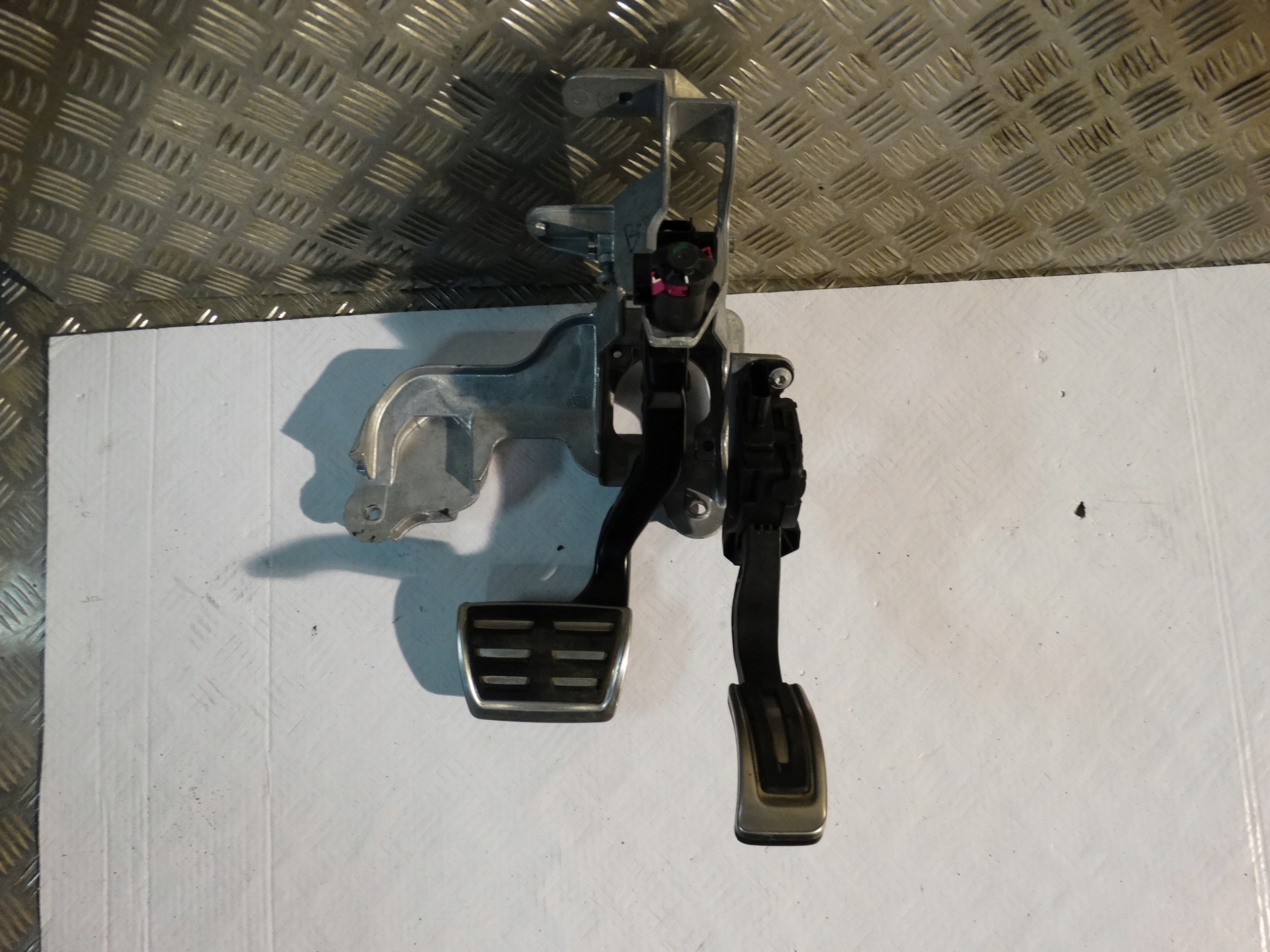 IDEALNY Gaspedal und Bremse AUDI S8 D4 1