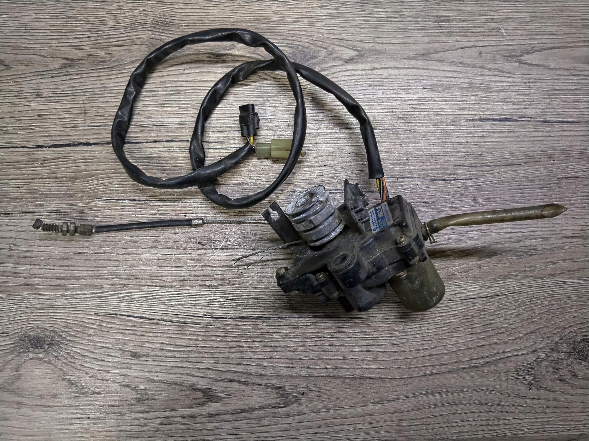 SUZUKI RGV 250 SILNICZEK ZAWORU POWER VALVE SERVO za 199 zł z Osięciny