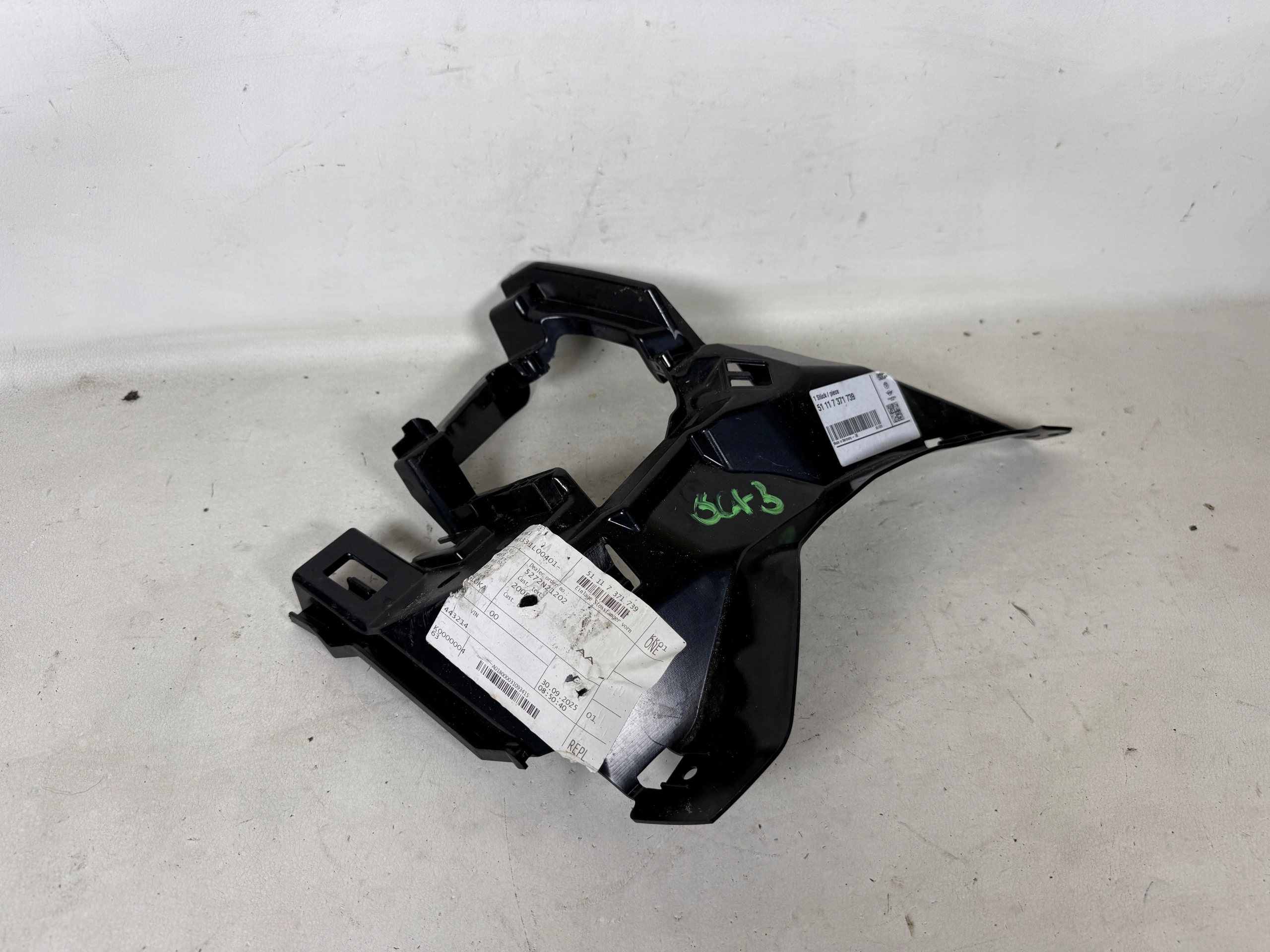 BMW 1 F20 F21 bumper bracket holder front 7371739