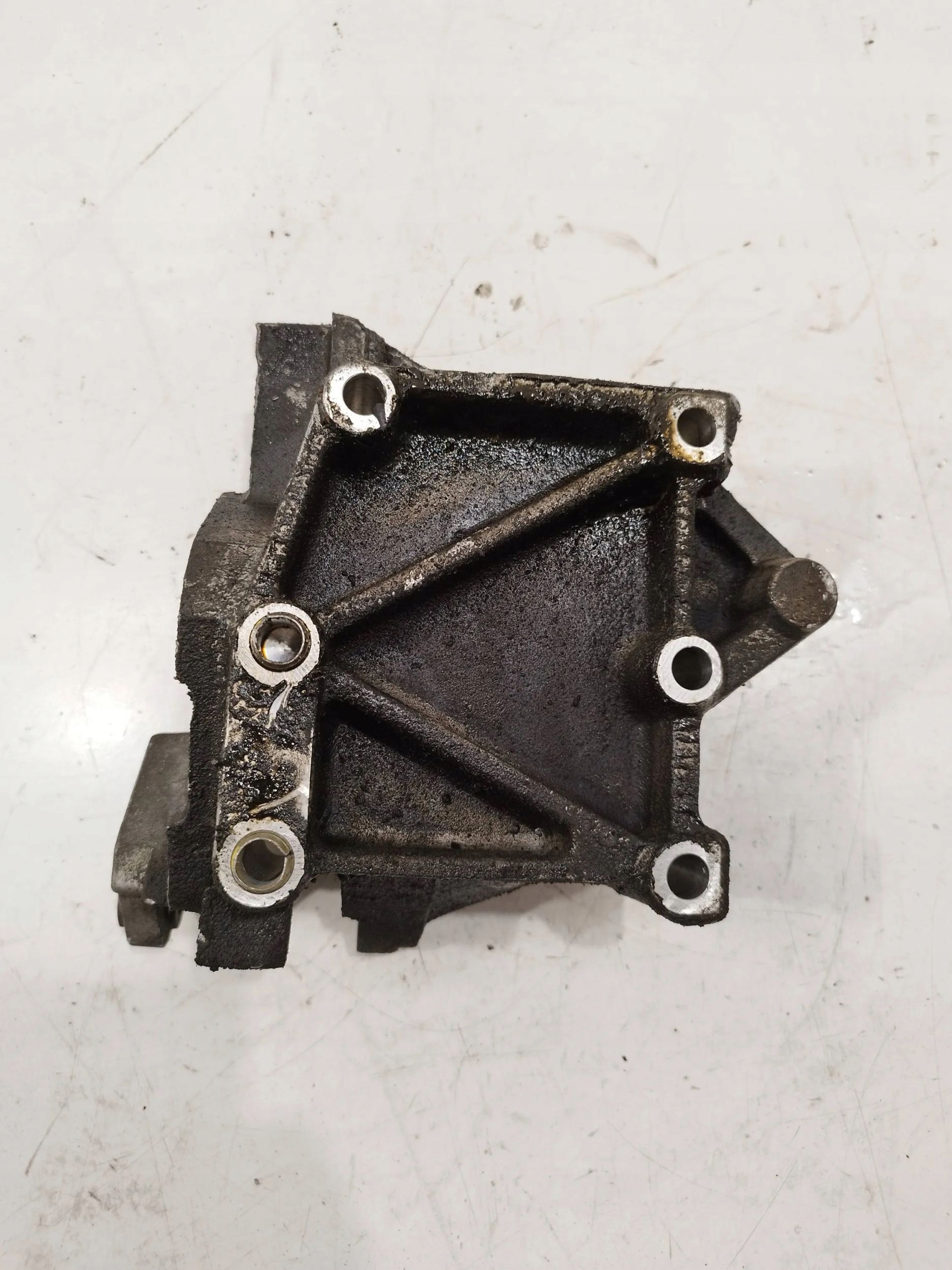 MG ZT - 2004 лапа / крепление Двигателя