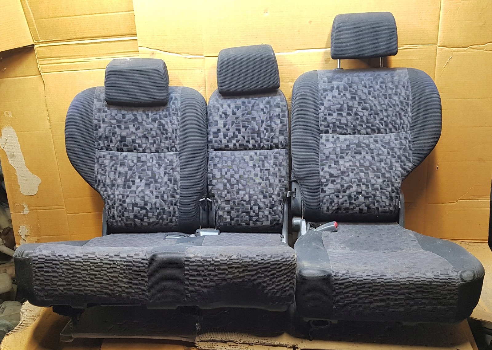 диван задний TOYOTA COROLLA VERSO
