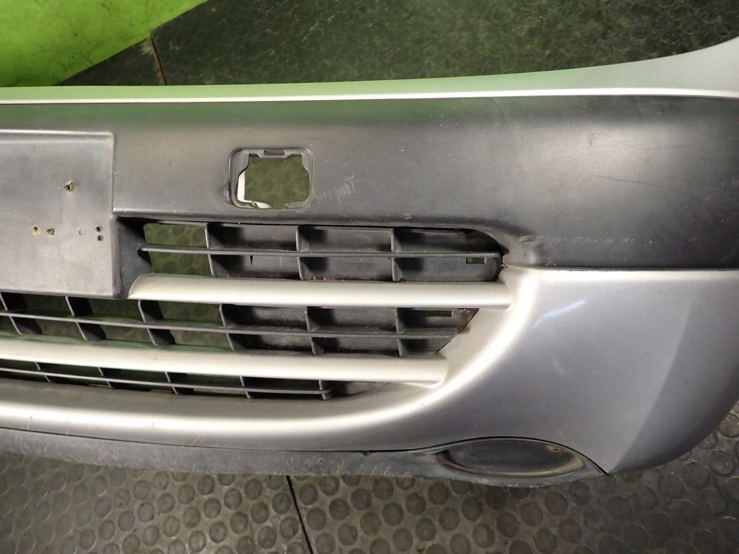 Zderzak przedni CITROEN XSARA II 00r Kolor srebrny