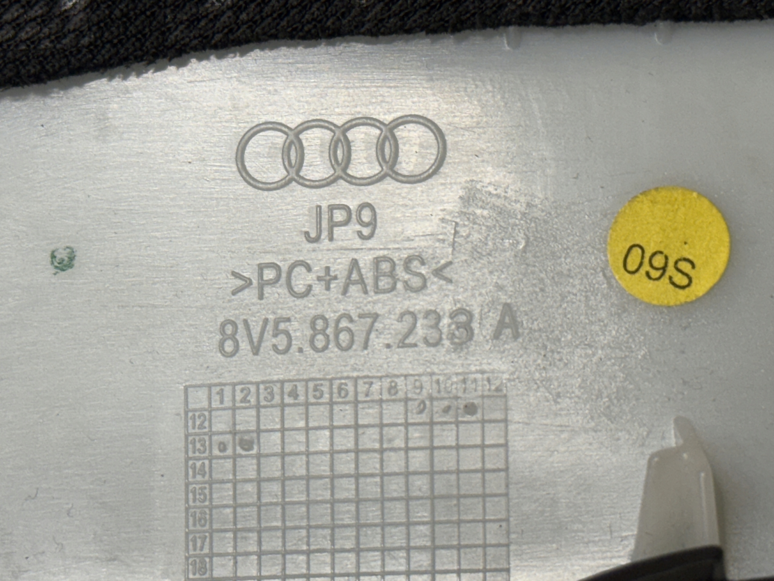 AUDI A3 8V sedan cover SLUPKA A left 8V5867233A