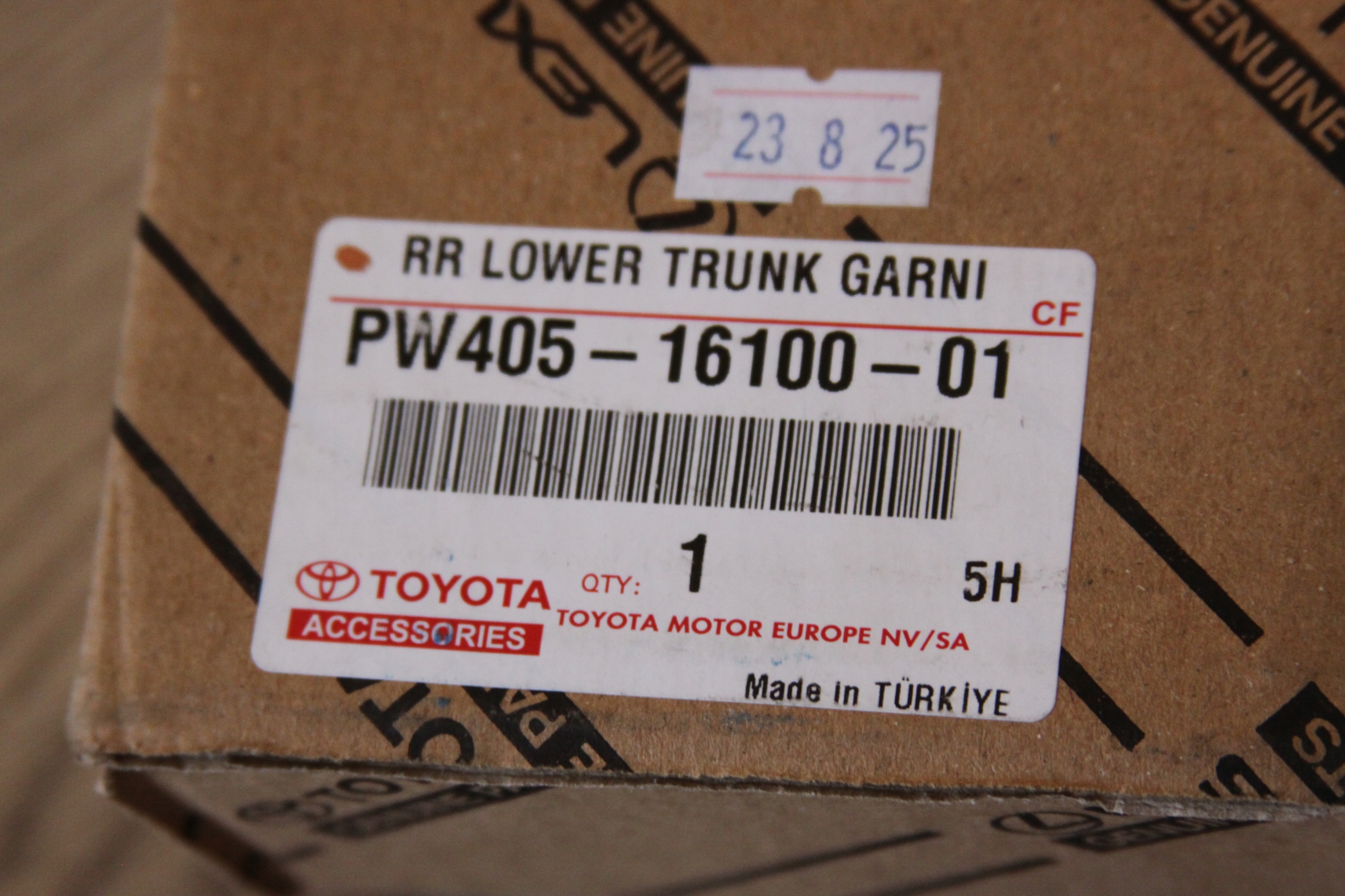 moulding CHROM trunk door boot TOYOTA COROLLA CROSS 2023