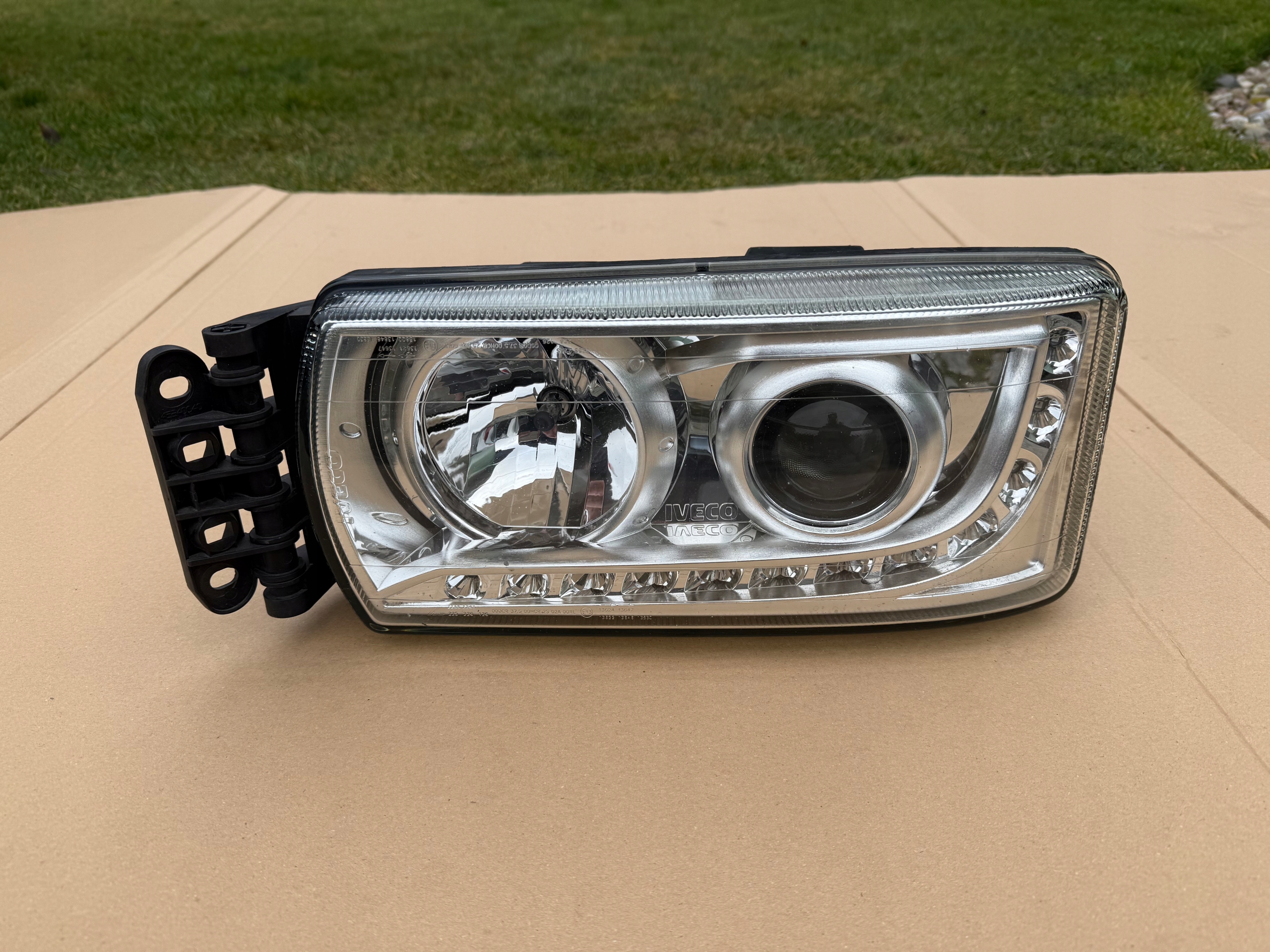 LAMPA LEWA EU IVECO STRALIS HI WAY LED 2013 - 2019